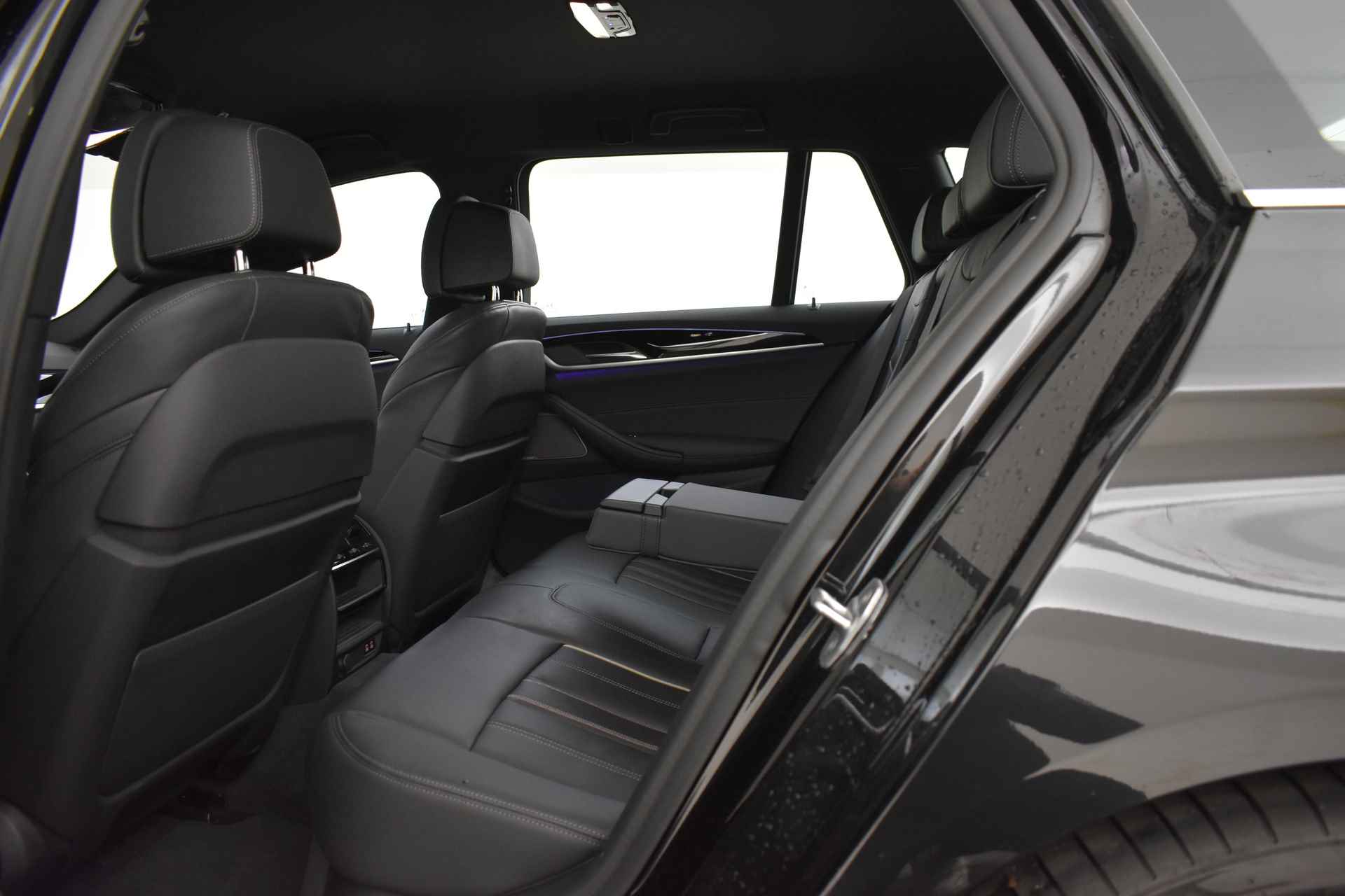 BMW 5 Serie Touring 520i High Executive Sport Line / Adaptieve LED / Parking Assistant Plus / Live Cockpit Professional / Comfortstoelen / Head-Up / M Sportonderstel - 19/50