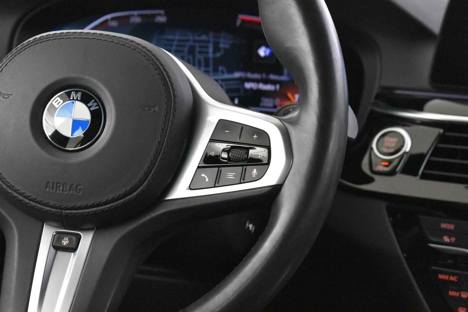 BMW 5 Serie Touring 520i High Executive Sport Line / Adaptieve LED / Parking Assistant Plus / Live Cockpit Professional / Comfortstoelen / Head-Up / M Sportonderstel - 23/50