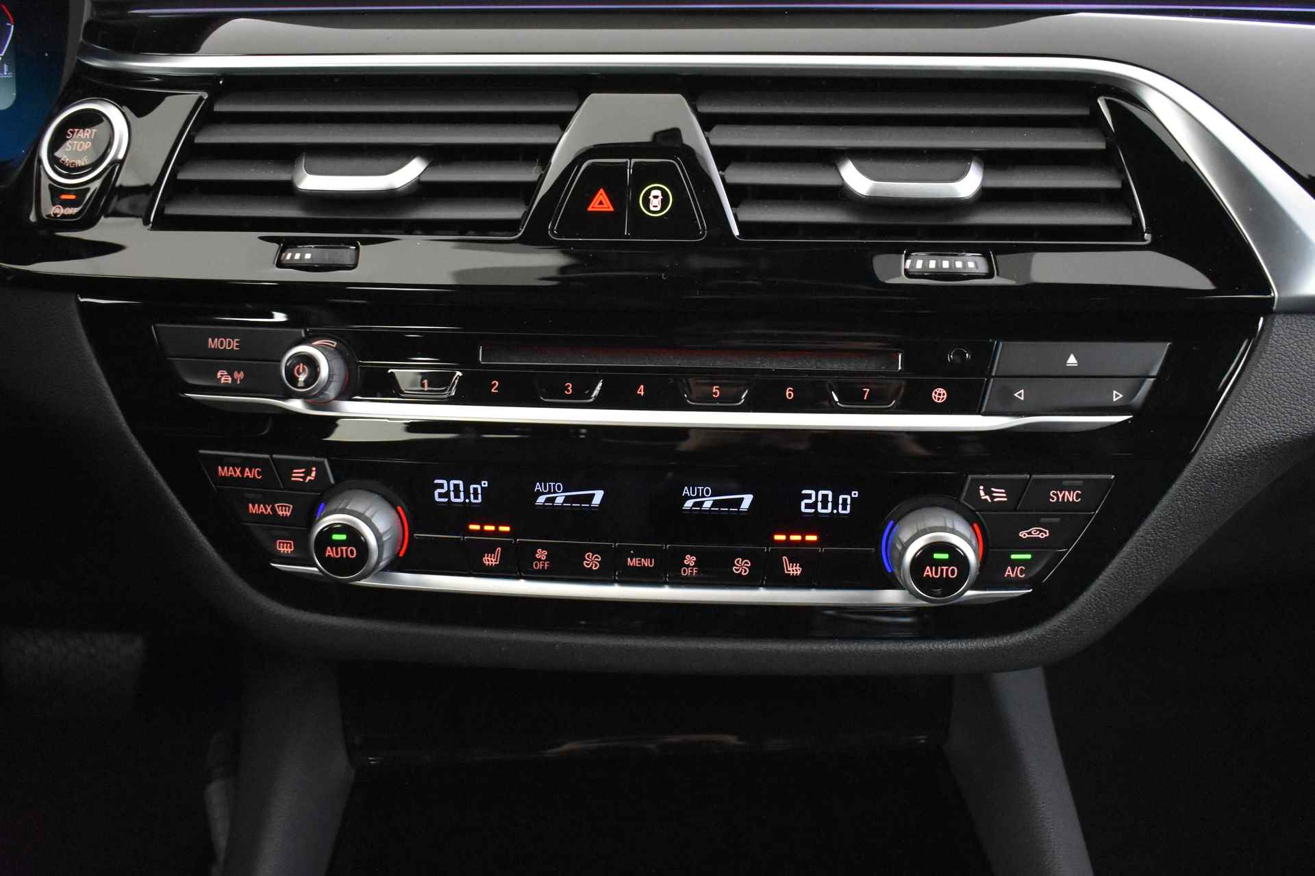 BMW 5 Serie Touring 520i High Executive Sport Line / Adaptieve LED / Parking Assistant Plus / Live Cockpit Professional / Comfortstoelen / Head-Up / M Sportonderstel - 27/50