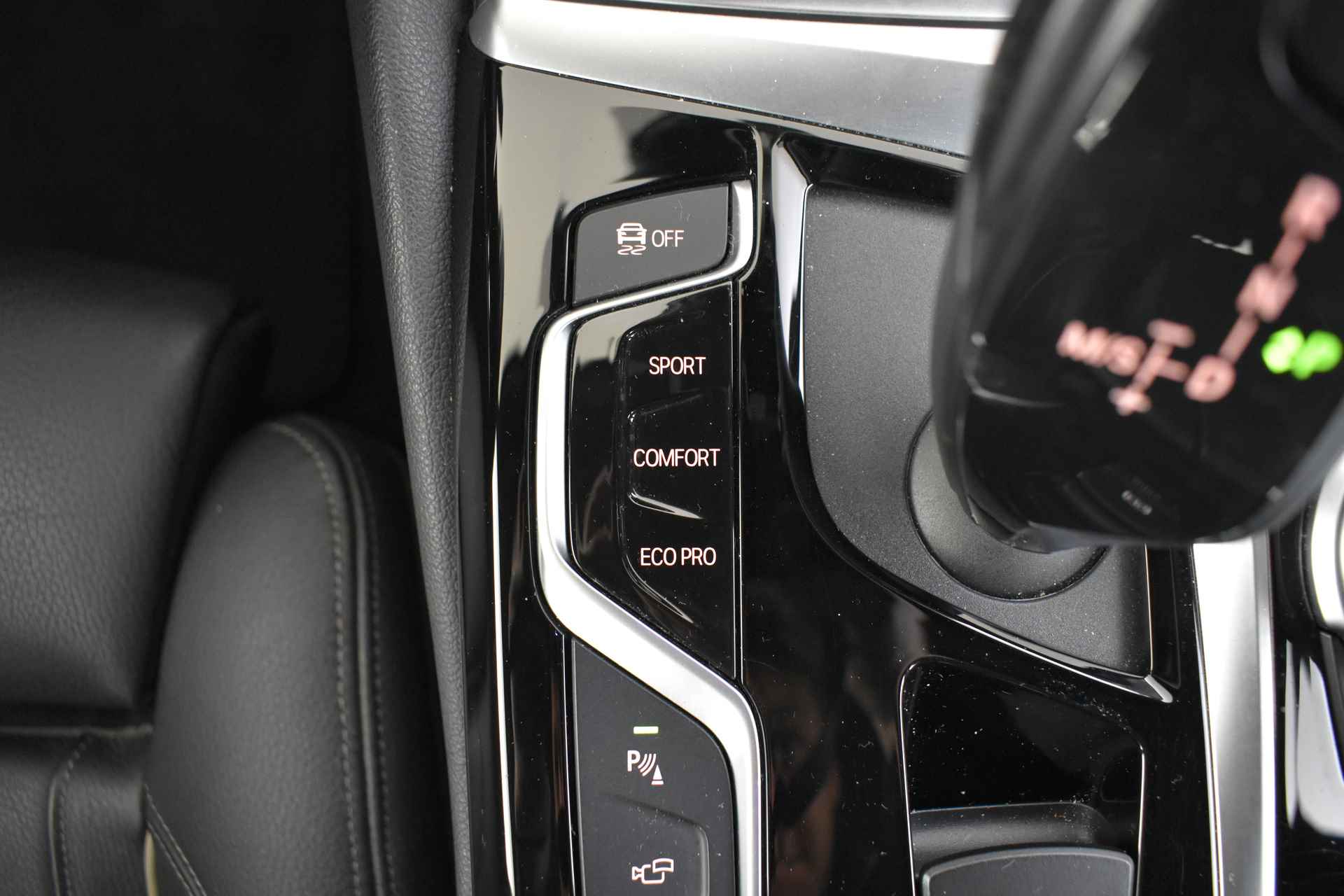 BMW 5 Serie Touring 520i High Executive Sport Line / Adaptieve LED / Parking Assistant Plus / Live Cockpit Professional / Comfortstoelen / Head-Up / M Sportonderstel - 30/50