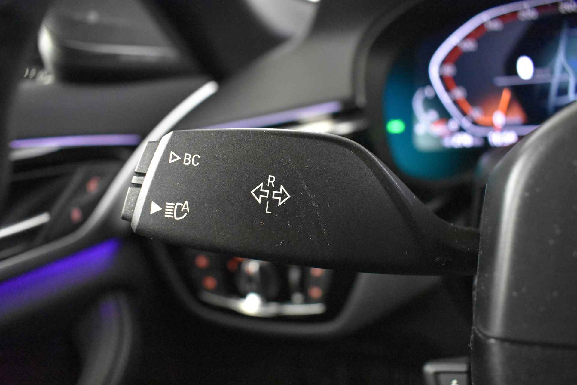 BMW 5 Serie Touring 520i High Executive Sport Line / Adaptieve LED / Parking Assistant Plus / Live Cockpit Professional / Comfortstoelen / Head-Up / M Sportonderstel - 36/50
