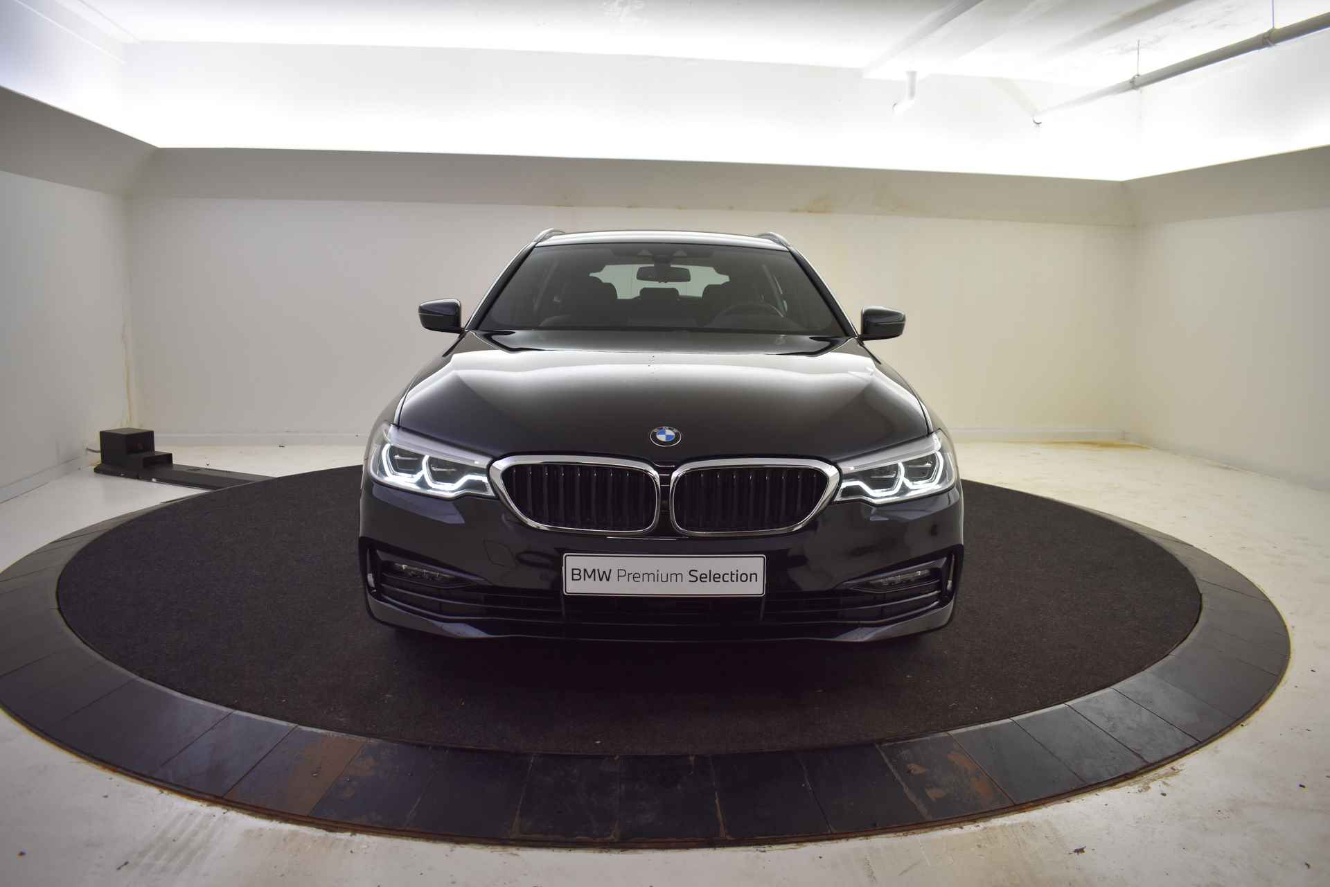 BMW 5 Serie Touring 520i High Executive Sport Line / Adaptieve LED / Parking Assistant Plus / Live Cockpit Professional / Comfortstoelen / Head-Up / M Sportonderstel - 48/50
