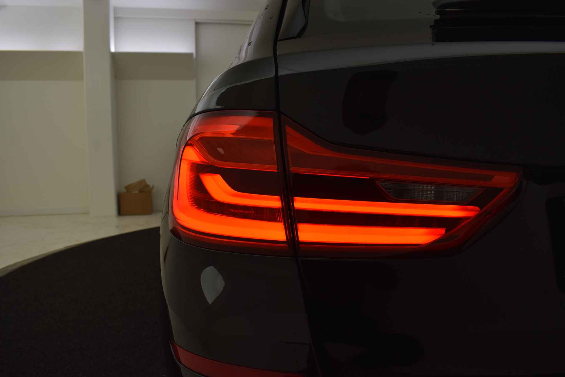 BMW 5 Serie Touring 520i High Executive Sport Line / Adaptieve LED / Parking Assistant Plus / Live Cockpit Professional / Comfortstoelen / Head-Up / M Sportonderstel - 50/50