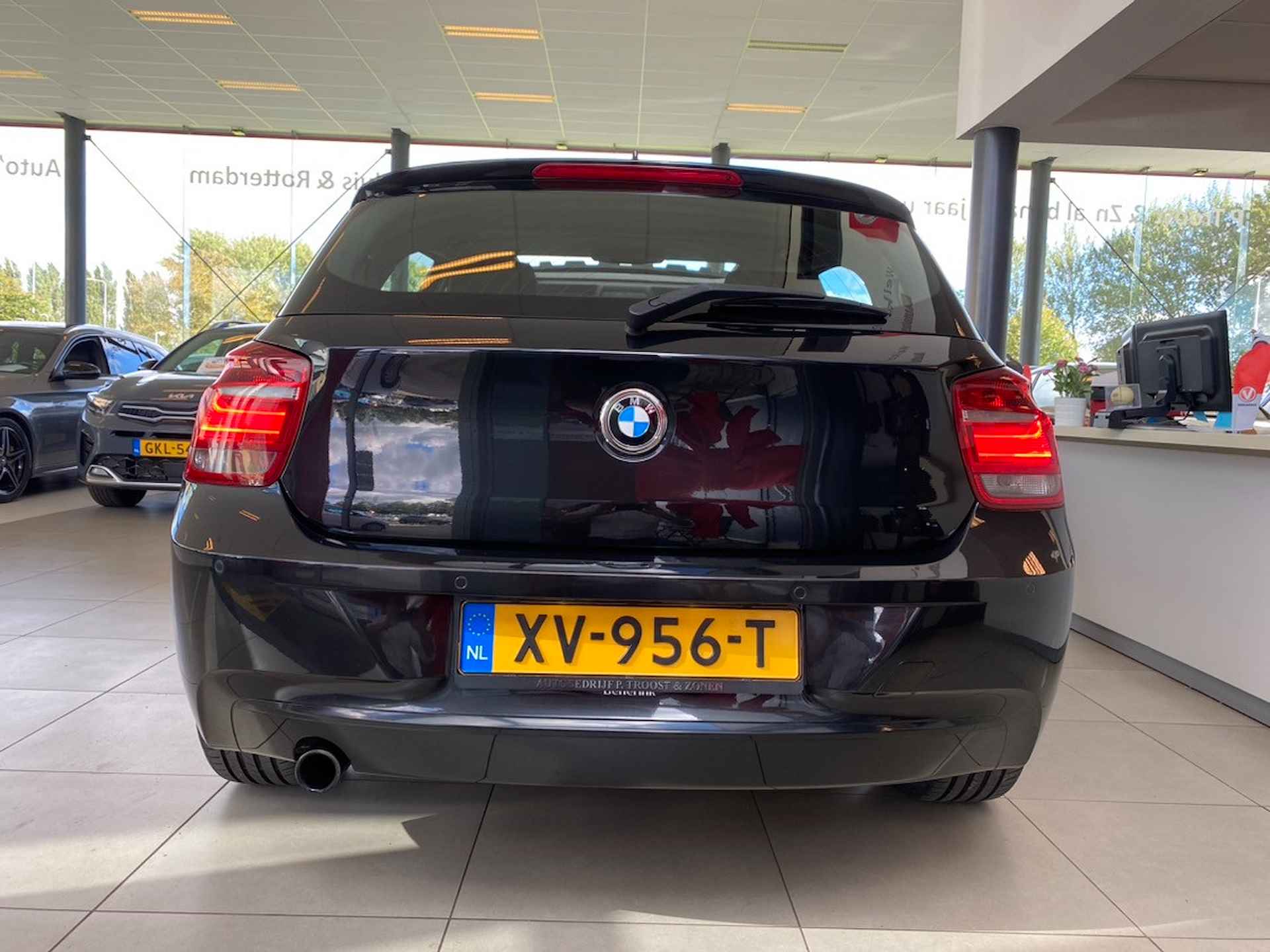 BMW 1-serie 116i High Executive,Automaat,Panoramadak,Navigatie,Parkeerassistent,Achtersensoren,Comfortstoelen met Stoelverwarming,Climate&Cr - 9/27