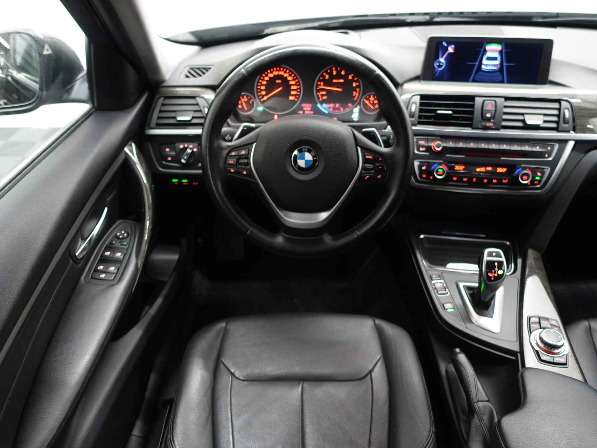 BMW 3-serie 320i M Performance Aut- 57DKM, Xenon Led, Head-Up, Sfeerverlichting, Lane Assist, Park Assist - 7/41