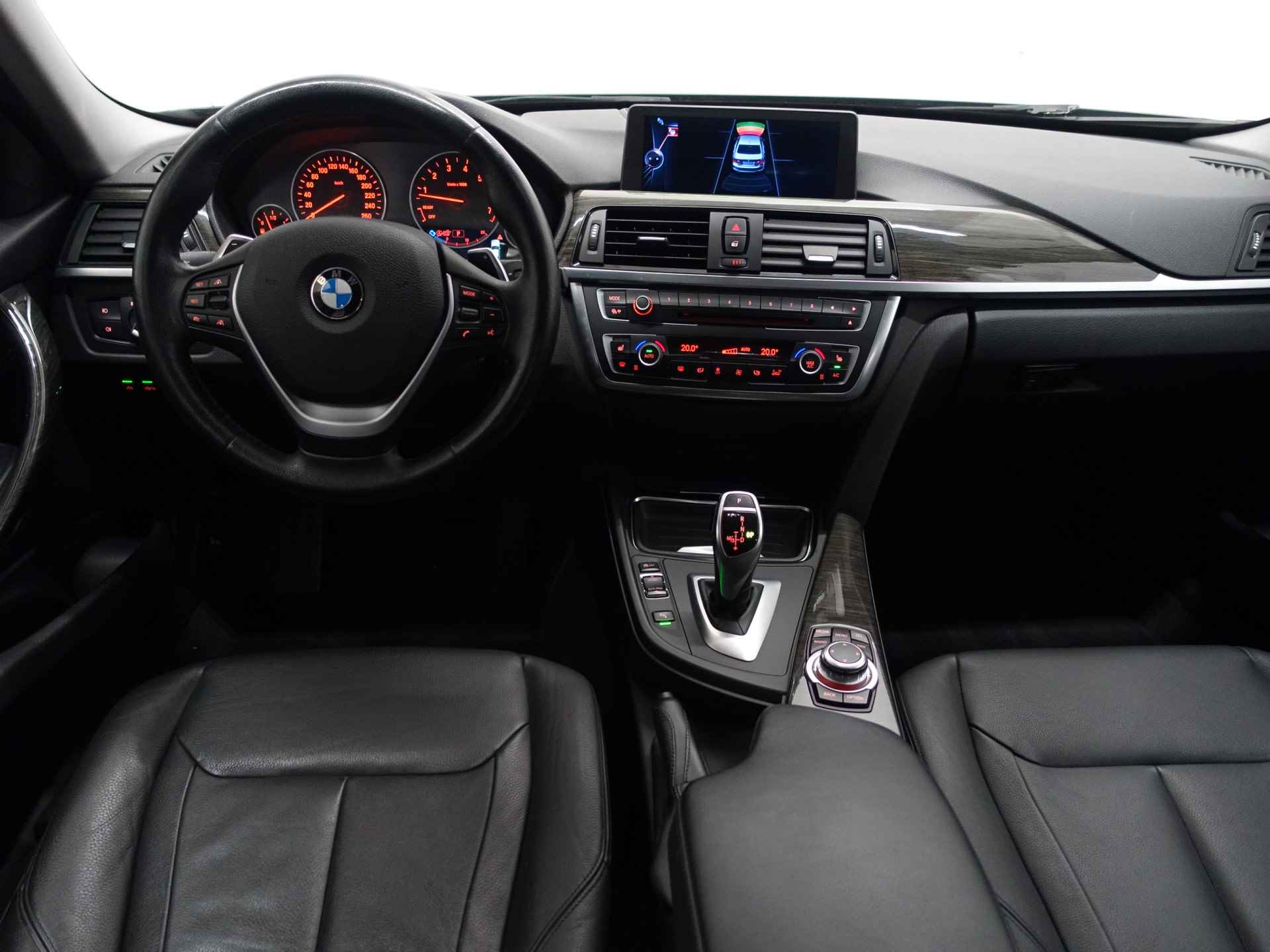 BMW 3-serie 320i M Performance Aut- 57DKM, Xenon Led, Head-Up, Sfeerverlichting, Lane Assist, Park Assist - 8/41