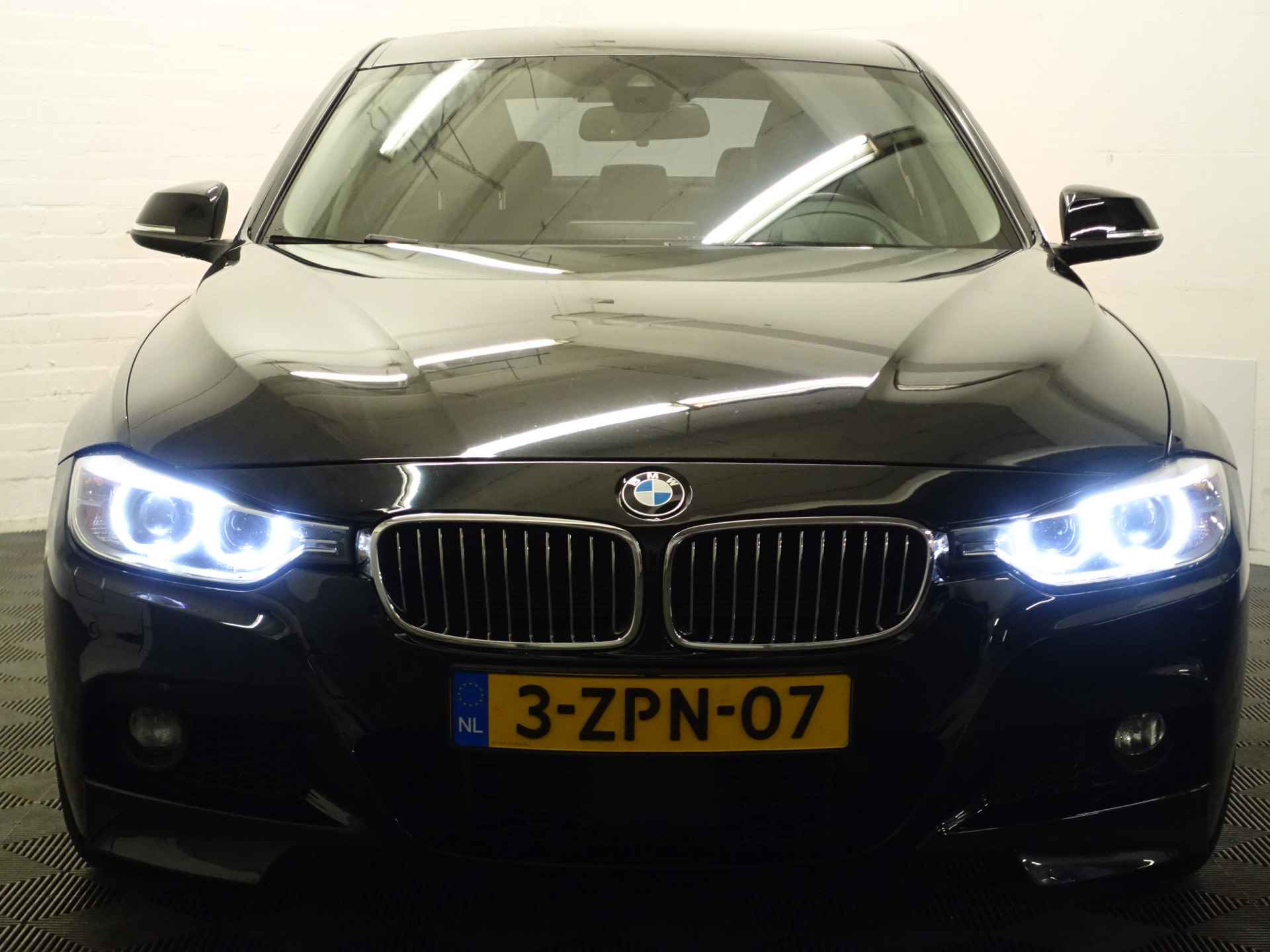 BMW 3-serie 320i M Performance Aut- 57DKM, Xenon Led, Head-Up, Sfeerverlichting, Lane Assist, Park Assist - 27/41