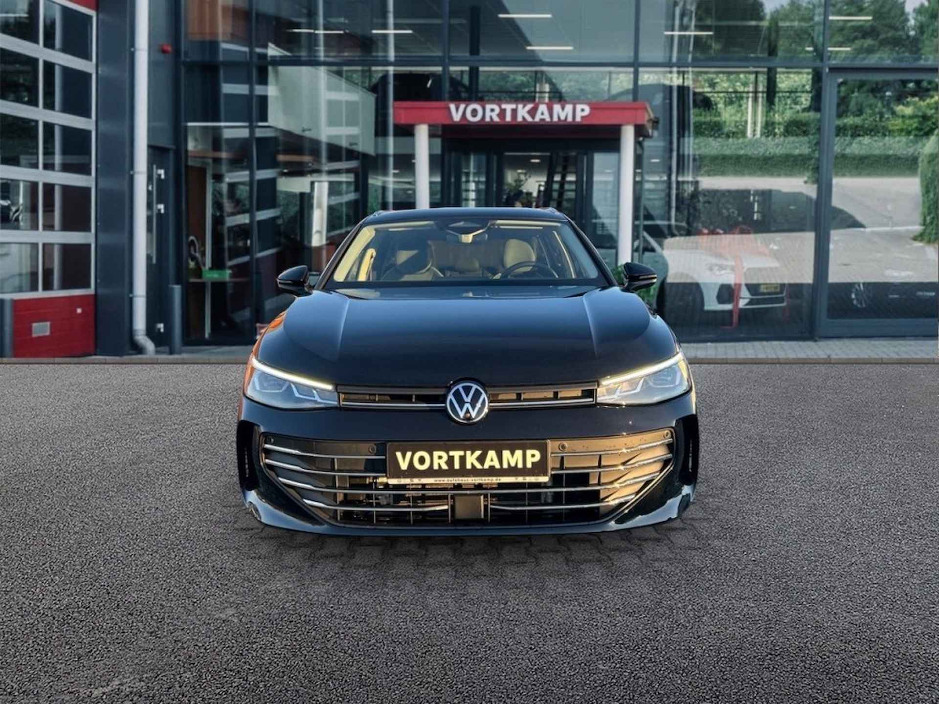 VOLKSWAGEN Passat Variant 1.5 eTSI DSG BUSINESS TREKHAAK/CAMERA/NAVI/CARPLAY/ACC/STOELVERW - 2/25