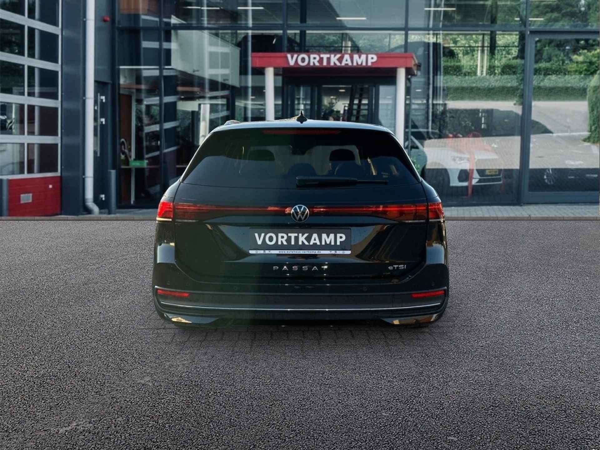 VOLKSWAGEN Passat Variant 1.5 eTSI DSG BUSINESS TREKHAAK/CAMERA/NAVI/CARPLAY/ACC/STOELVERW - 6/25