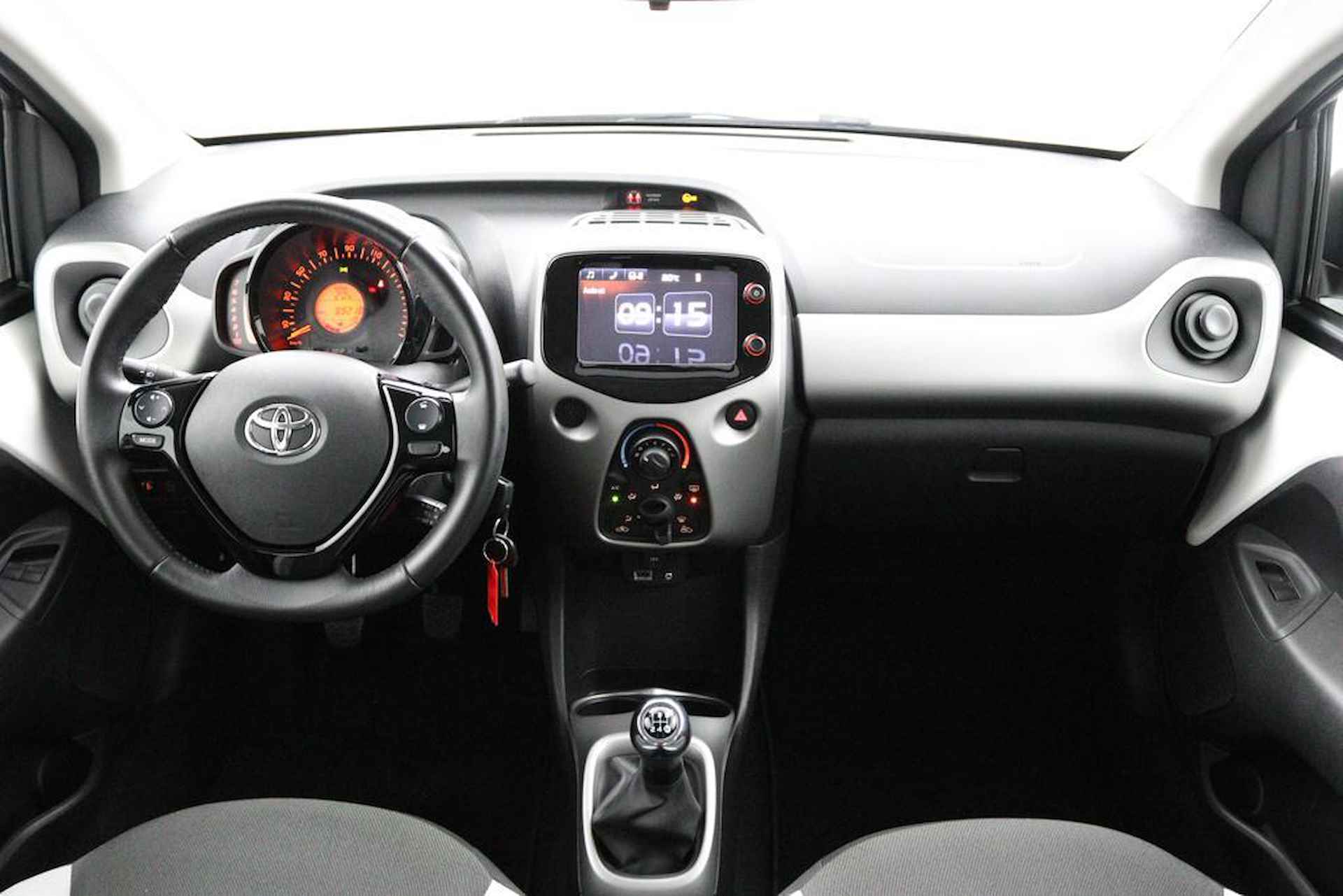 Toyota Aygo 1.0 VVT-i x-play | Groot scherm | Achteruitrijcamera | Airco | - 4/45