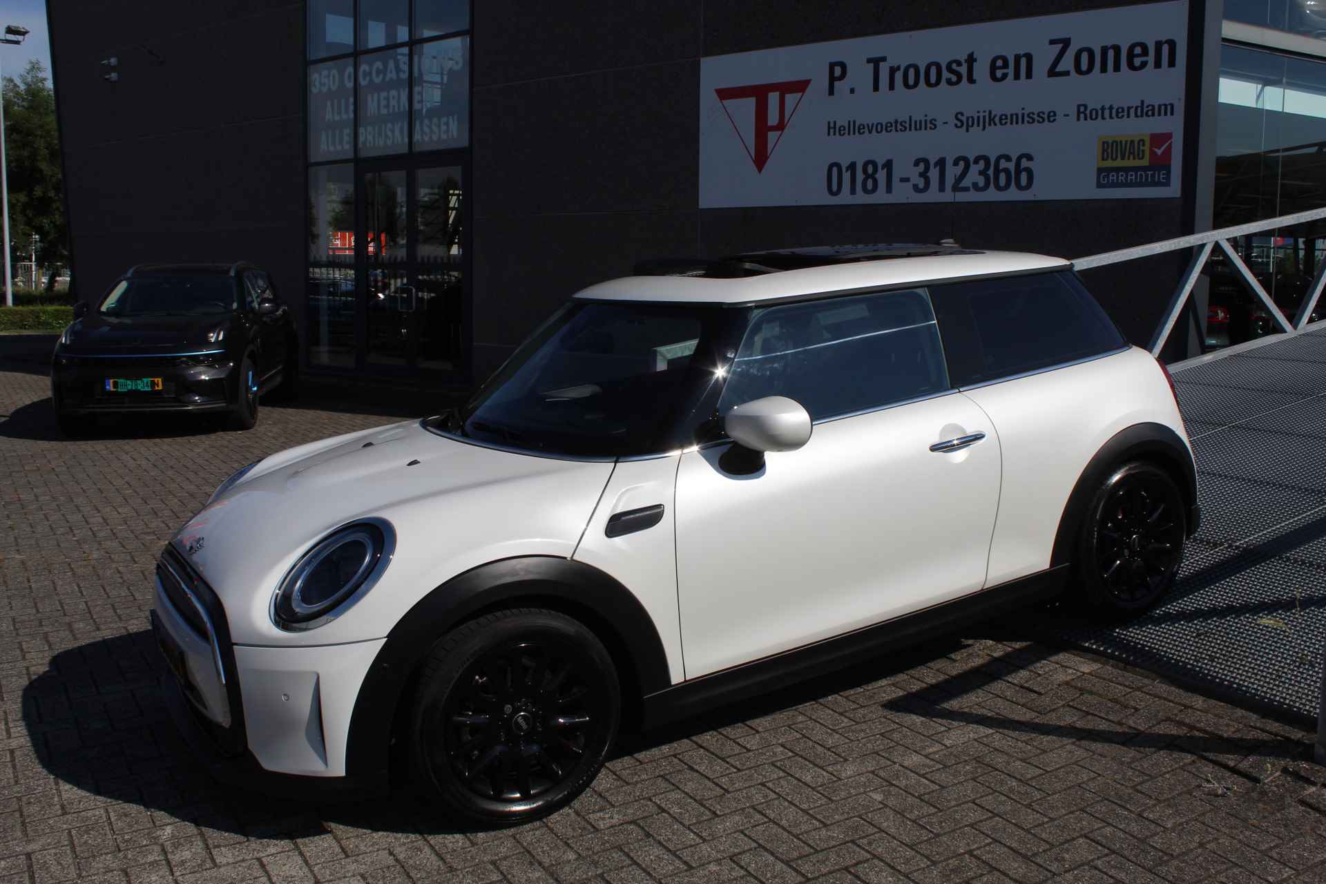 MINI Mini 1.5 Cooper Automaat Panoramadak/Lage kmstand/Navigatie/Keyless/Lederen bekleding/Apple carplay/Climate control/Sfeerverlichting/ - 4/20