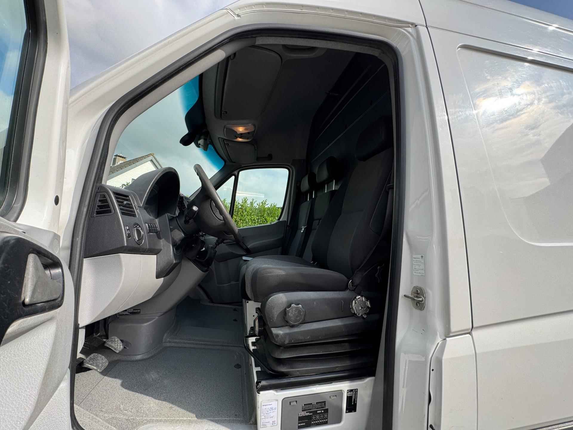 Volkswagen Crafter 35 2.0 TDI L2H2TREKHAAK / PDC / CAMERA / CRUISE / BLUETOOTH / NAVI / STOELVERW. - 10/34