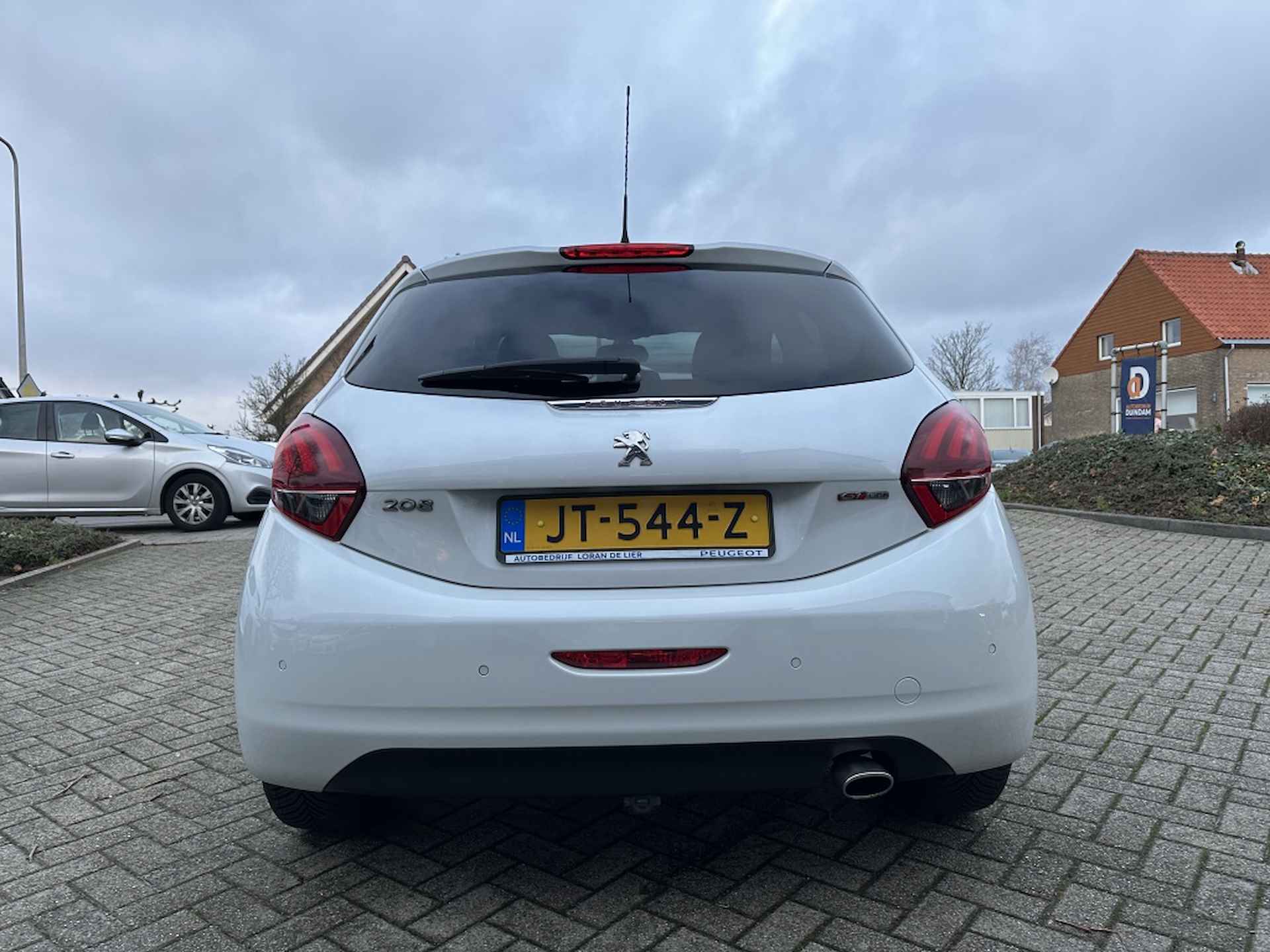 Peugeot 208 1.2 GT-line | Eerste eigenaar | 100% dealer onderhouden | - 9/22