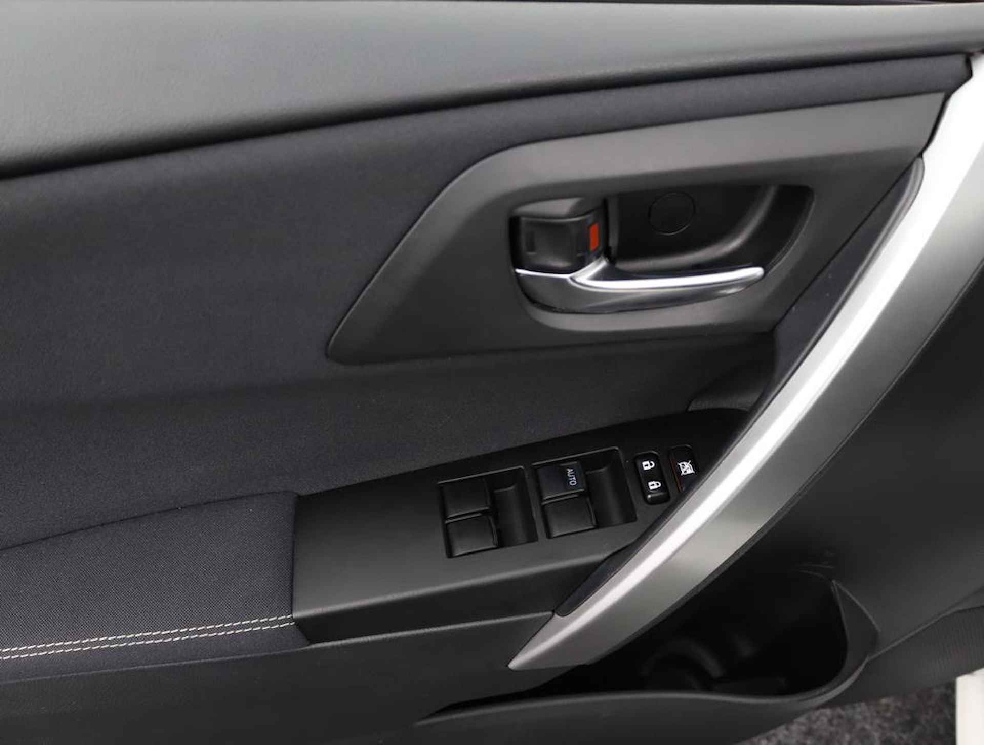 Toyota Auris Touring Sports 1.8 Hybrid | Panoramadak | Parelmoerlak | Parkeercamera | Privacyglass | - 27/50
