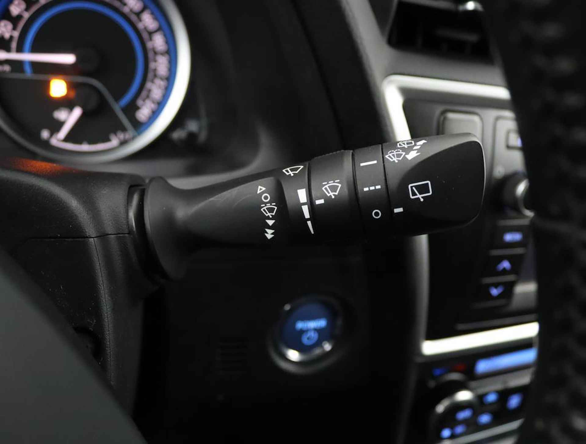 Toyota Auris Touring Sports 1.8 Hybrid | Panoramadak | Parelmoerlak | Parkeercamera | Privacyglass | - 30/50
