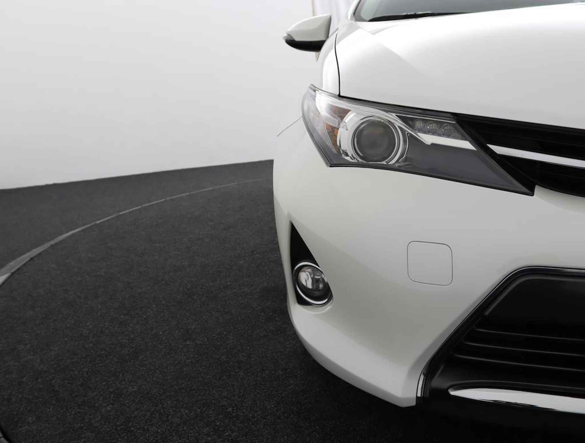 Toyota Auris Touring Sports 1.8 Hybrid | Panoramadak | Parelmoerlak | Parkeercamera | Privacyglass | - 35/50