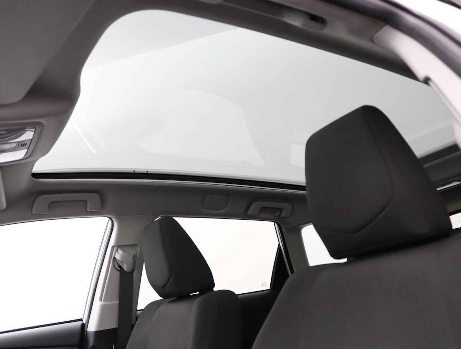 Toyota Auris Touring Sports 1.8 Hybrid | Panoramadak | Parelmoerlak | Parkeercamera | Privacyglass | - 48/50