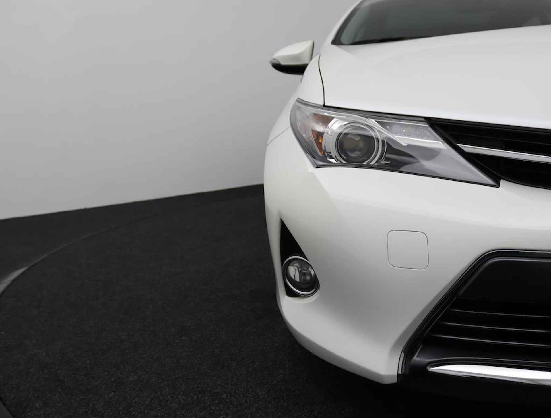 Toyota Auris Touring Sports 1.8 Hybrid | Panoramadak | Parelmoerlak | Parkeercamera | Privacyglass | - 49/50