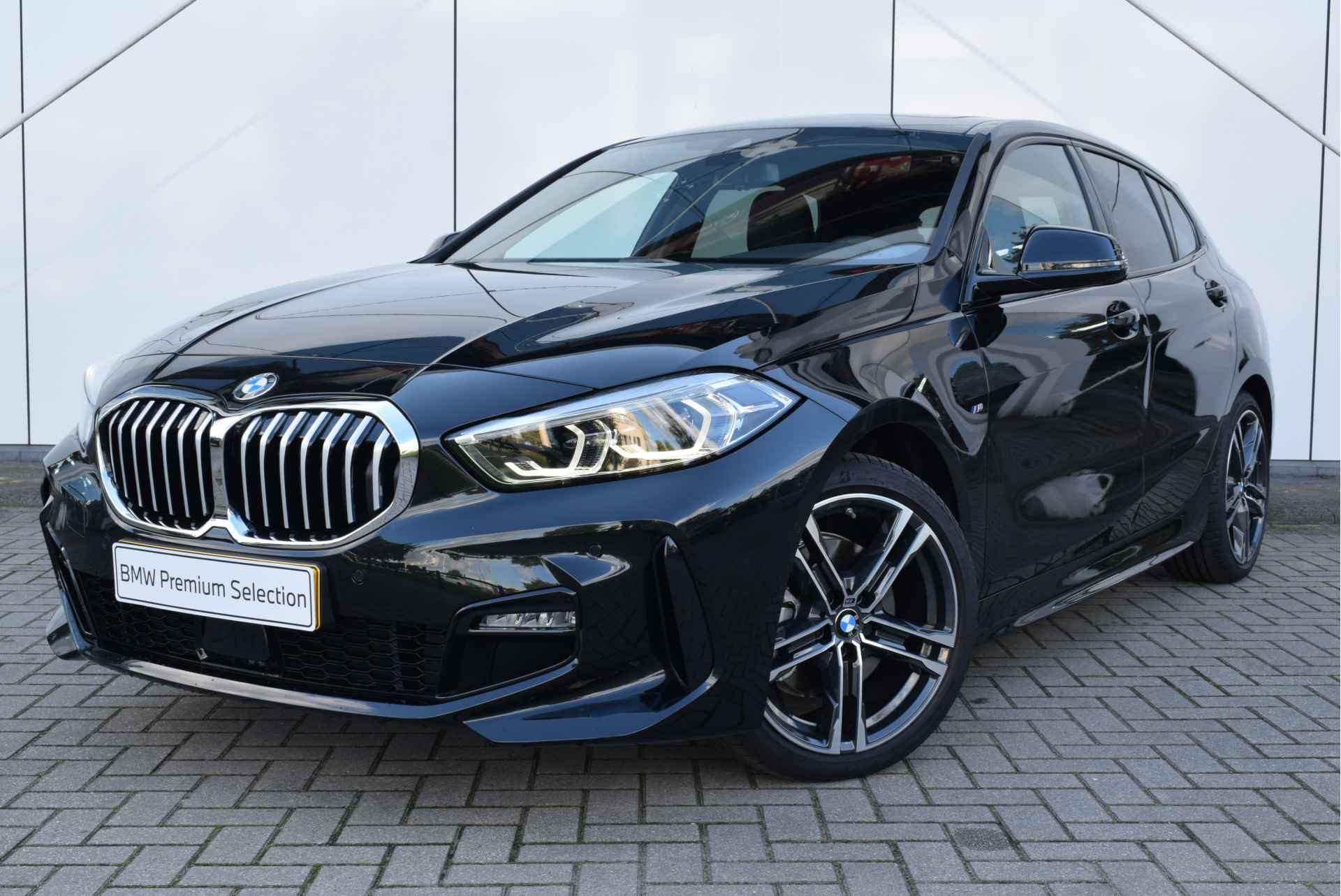 BMW 1-serie 118i High Executive M Sport Automaat / Panoramadak / Trekhaak / Sportstoelen / Stoelverwarming / LED / Parking Assistant / Live Cockpit Professional / Cruise Control - 26/26