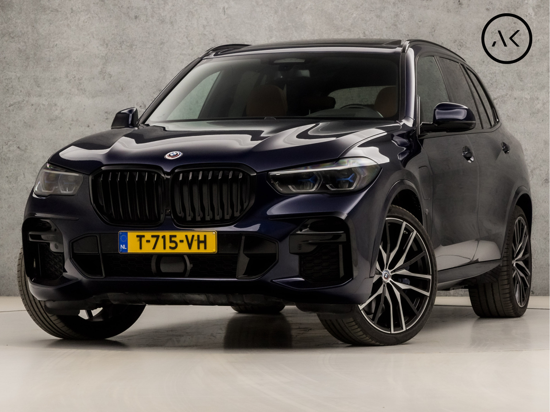 BMW X5 xDrive45e M Sport High Executive 395Pk Automaat (SKYLOUNGE PANORAMADAK, CARBON PAKKET, CRYSTAL PAKKET, TREKHAAK ELEKTRISCH, LUCHTVERING, HEAD-UP DISPLAY, LASER KOPLAMPEN, APPLE CARPLAY, HARMAN/KARDON, LEDER DASHBOARD, LASER)