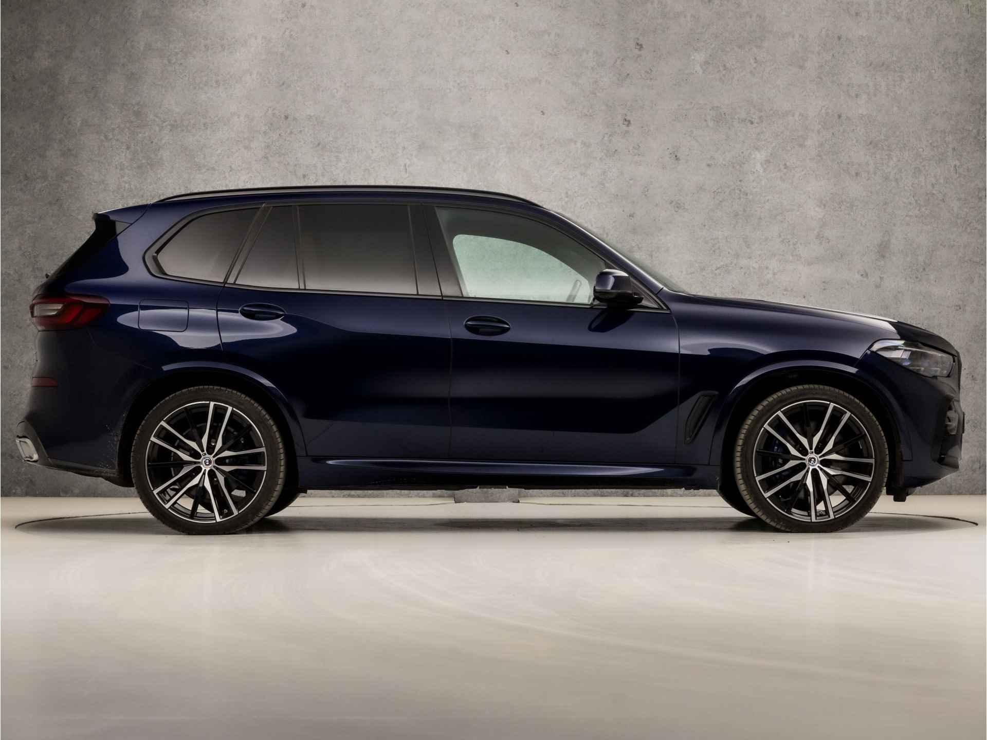 BMW X5 xDrive45e M Sport High Executive 395Pk Automaat (SKYLOUNGE PANORAMADAK, CARBON PAKKET, CRYSTAL PAKKET, TREKHAAK ELEKTRISCH, LUCHTVERING, HEAD-UP DISPLAY, LASER KOPLAMPEN, APPLE CARPLAY, HARMAN/KARDON, LEDER DASHBOARD, LASER) - 4/63