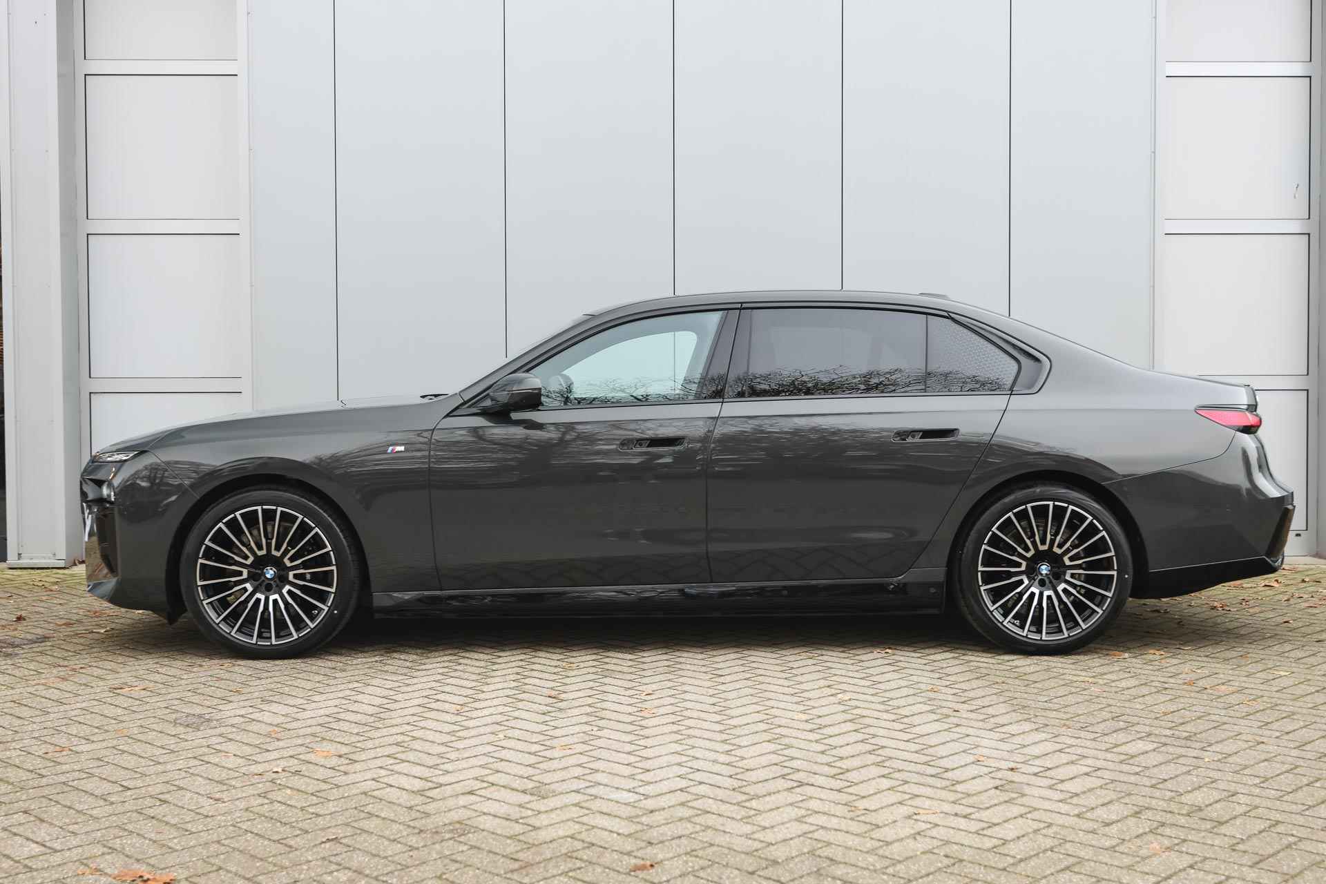 BMW i7 eDrive50 High Executive M Sport / Panoramadak Sky Lounge / Massagefunctie / Parking Assistant Professional / Bowers & Wilkins / Active Steering - 8/42