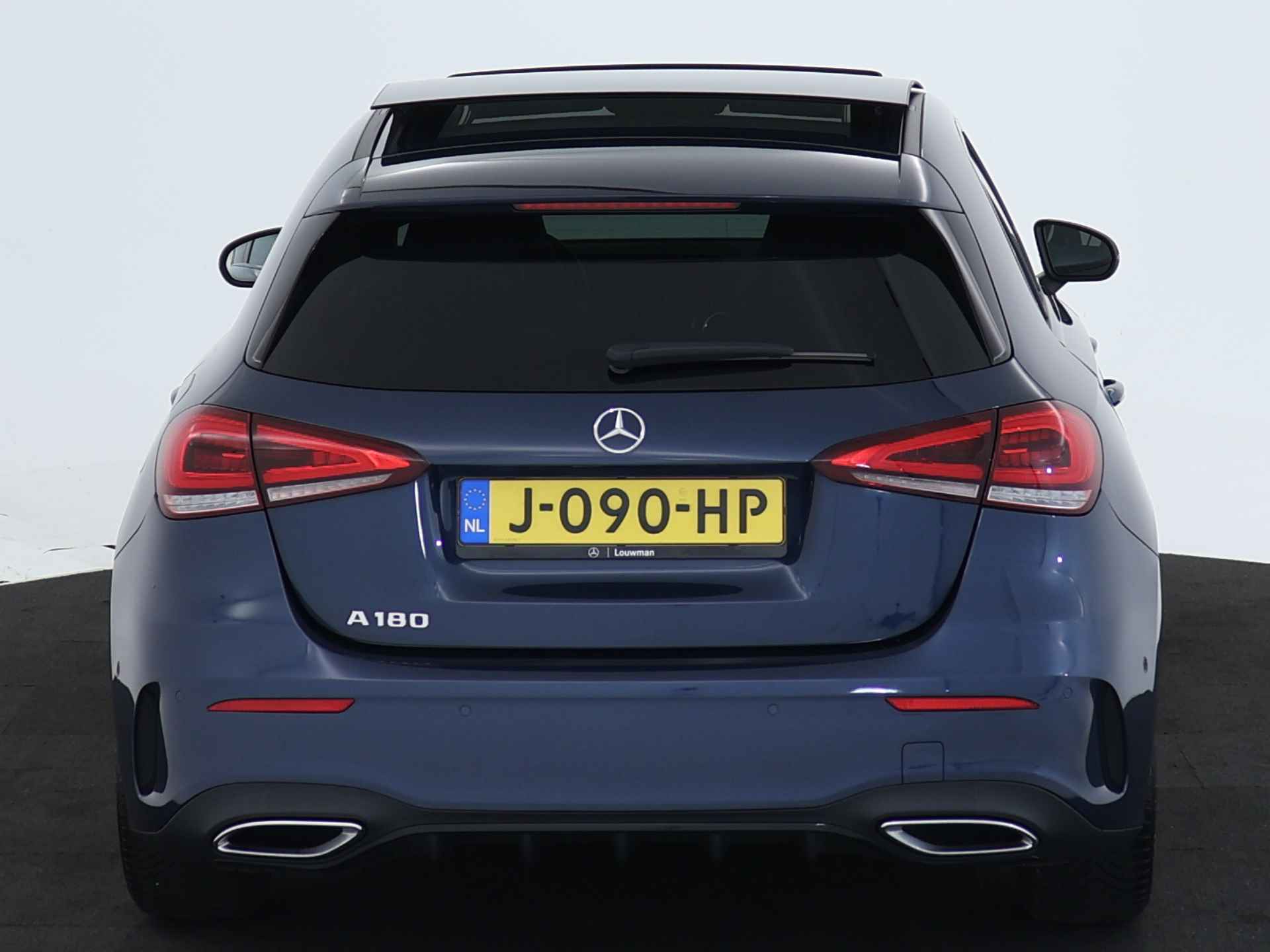 Mercedes-Benz A-Klasse 180 AMG Nightpakket | Panoramadak | Stoelverwarming | Augmented Reality | LED Verlichting | Car Play | DAB | Inclusief 24 maanden MB Certified garantie voor Europa. - 30/44