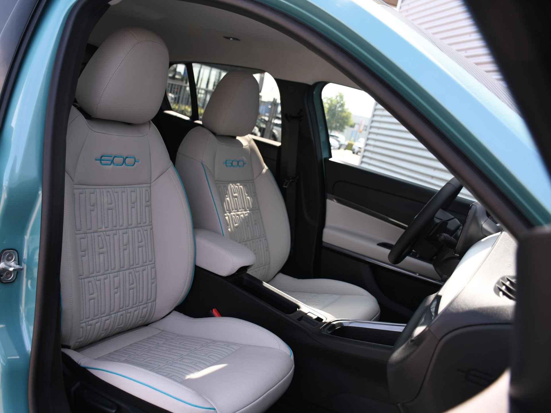 Fiat 600 La Prima 1.2 Hybrid 100pk Automaat ADAPT. CRUISE | DODE HOEK | MASSAGE | 18''LM | PDC + CAM. | NAVI - 11/31