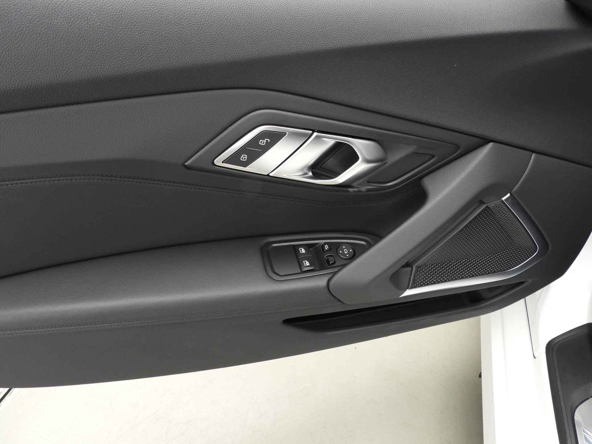 BMW Z4 Roadster sDrive20i LED / Leder / Navigatie / Stoelverwarming / Keyles go / DAB / Alu 18 inch - 19/38