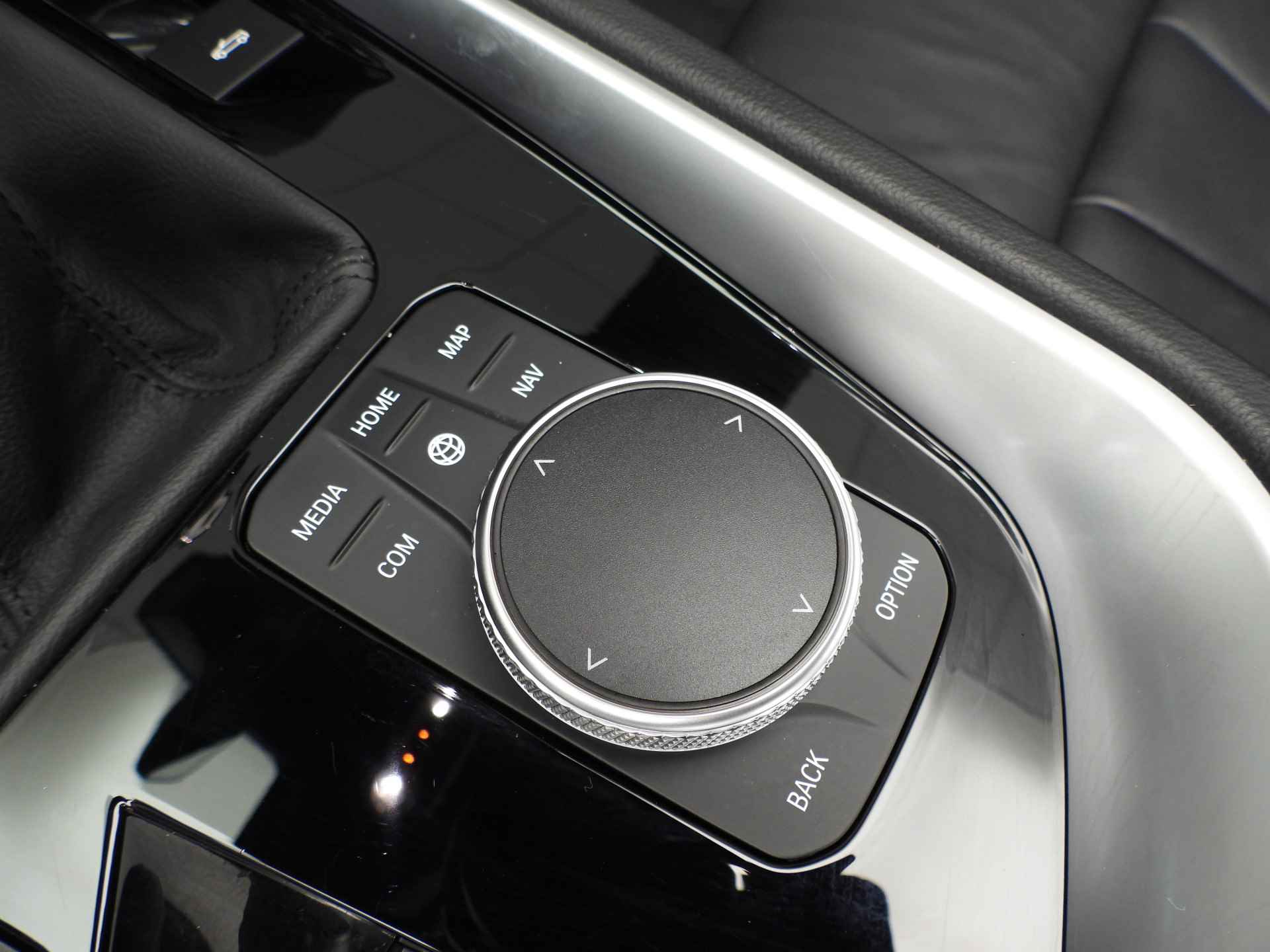 BMW Z4 Roadster sDrive20i LED / Leder / Navigatie / Stoelverwarming / Keyles go / DAB / Alu 18 inch - 20/38
