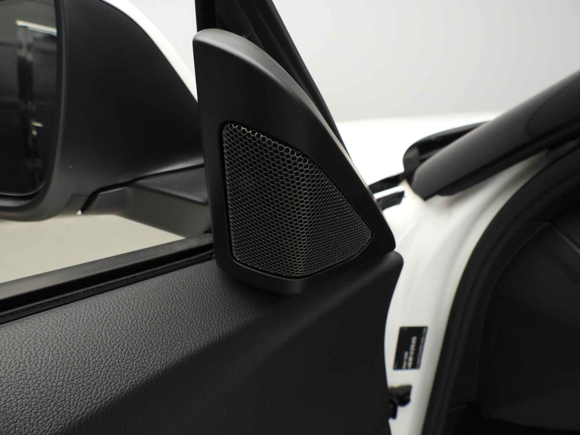 BMW Z4 Roadster sDrive20i LED / Leder / Navigatie / Stoelverwarming / Keyles go / DAB / Alu 18 inch - 22/38