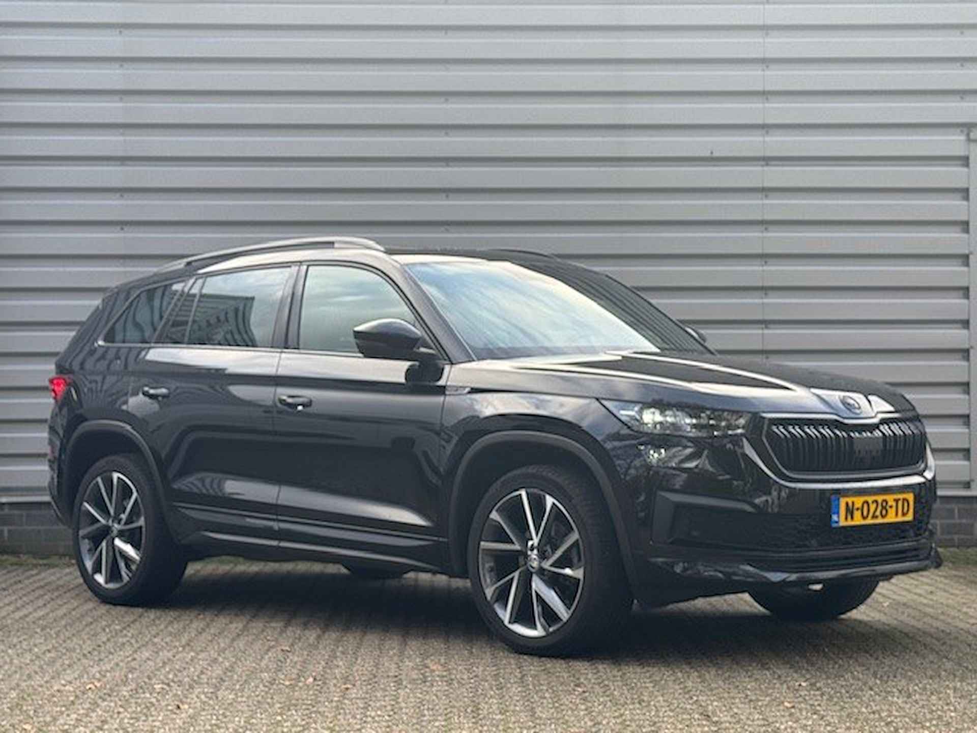 Skoda Kodiaq 1.5 TSI Sportline Business Automaat | Panoramadak | Sportstoelen | Optiek pakket zwart | Virt. Cockpit | - 3/38