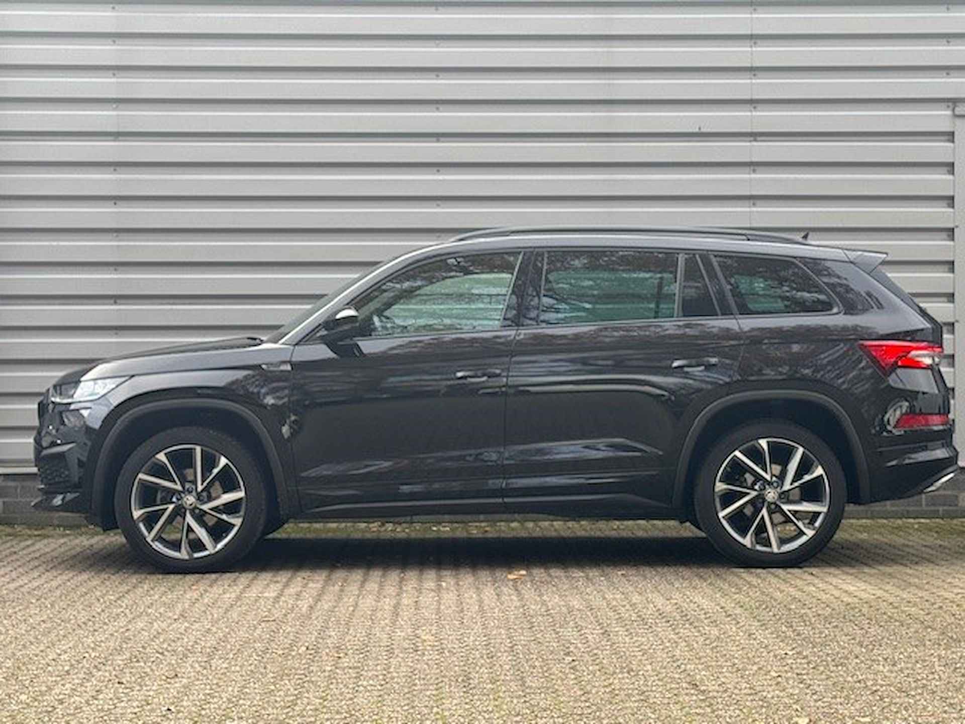 Skoda Kodiaq 1.5 TSI Sportline Business Automaat | Panoramadak | Sportstoelen | Optiek pakket zwart | Virt. Cockpit | - 4/38