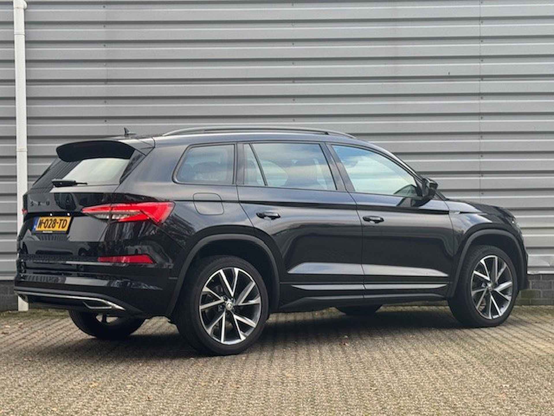 Skoda Kodiaq 1.5 TSI Sportline Business Automaat | Panoramadak | Sportstoelen | Optiek pakket zwart | Virt. Cockpit | - 8/38