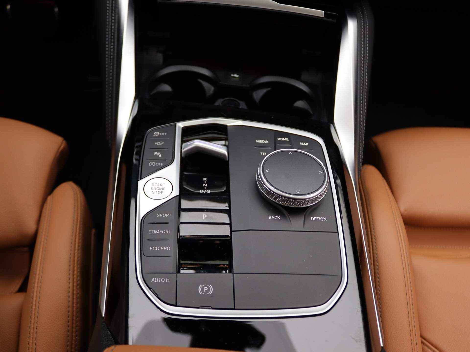BMW 2 Serie Coupé 220i High Executive M Sportpakket Pro / HIFI / Elek. Verstelbare Stoelen / 19" - 13/25