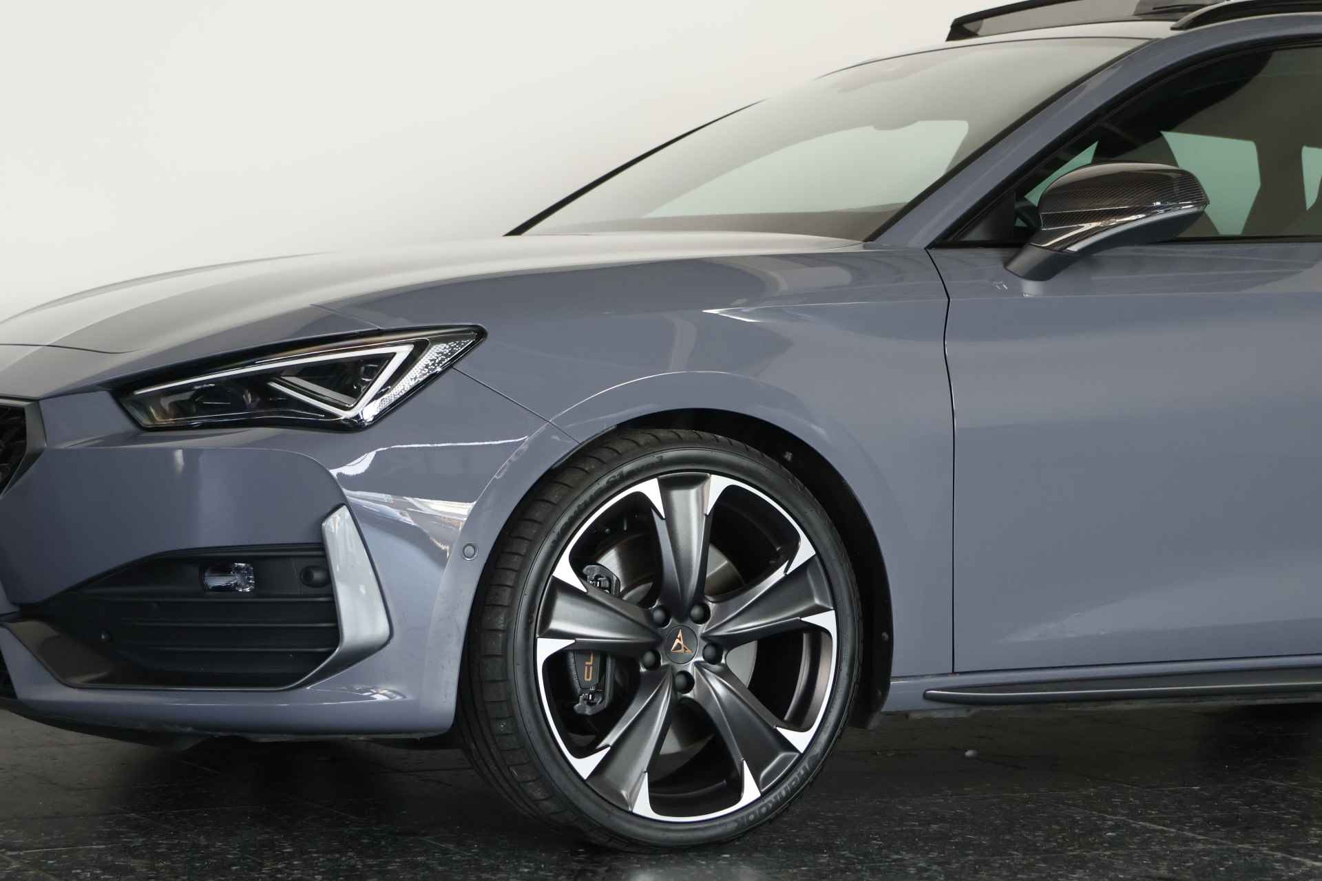 CUPRA Leon Sportstourer 2.0 TSI VZ 4DRIVE 310pk / Opendak / Leder / Travelassist / Beats / CarPlay - 29/30