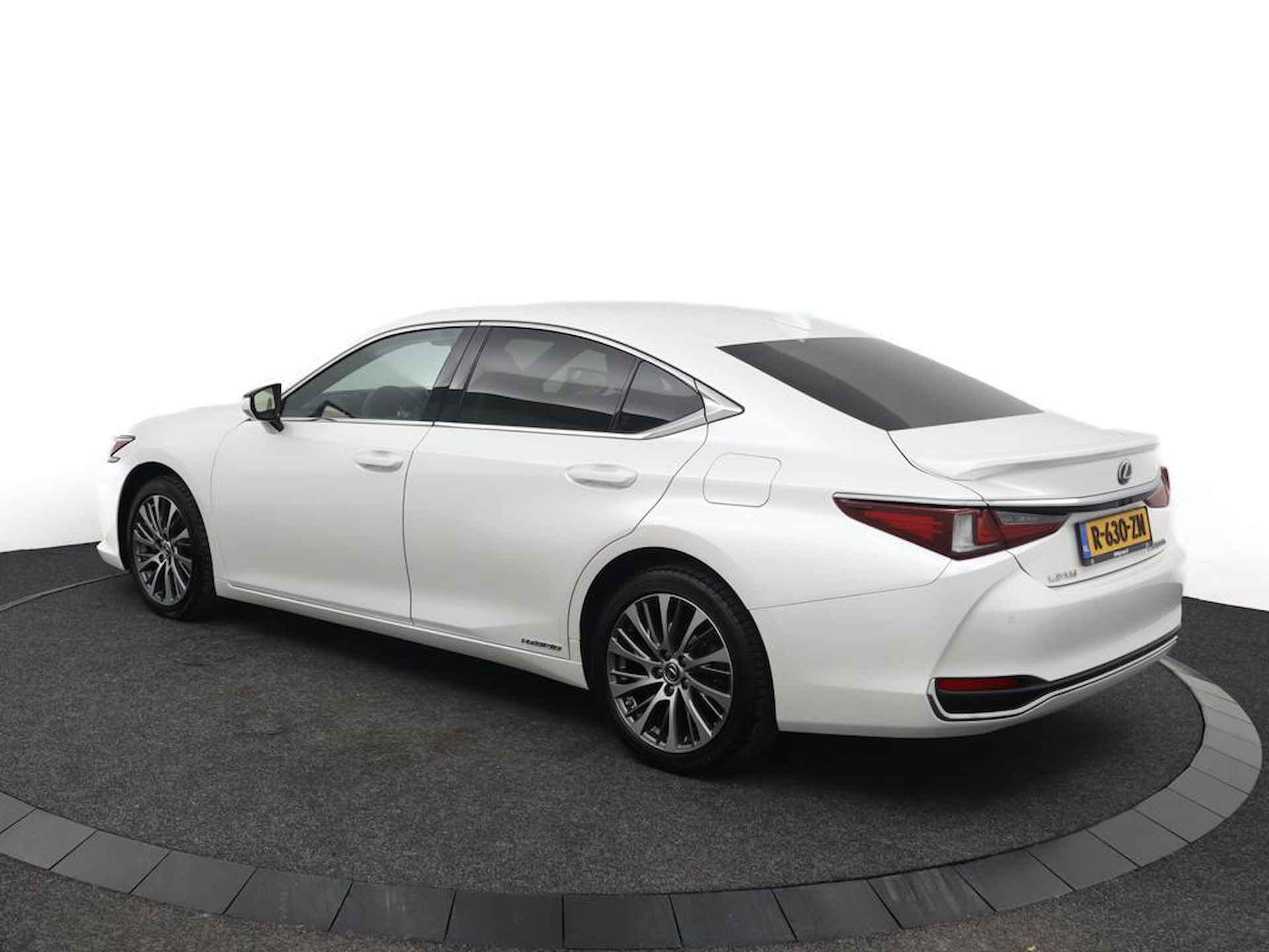 Lexus ES 300h Preference Line | Stuurwielverwarming | Blind Spot Monitor | 18 Inch Lichtmetalen velgen | DAB+ - 12/46