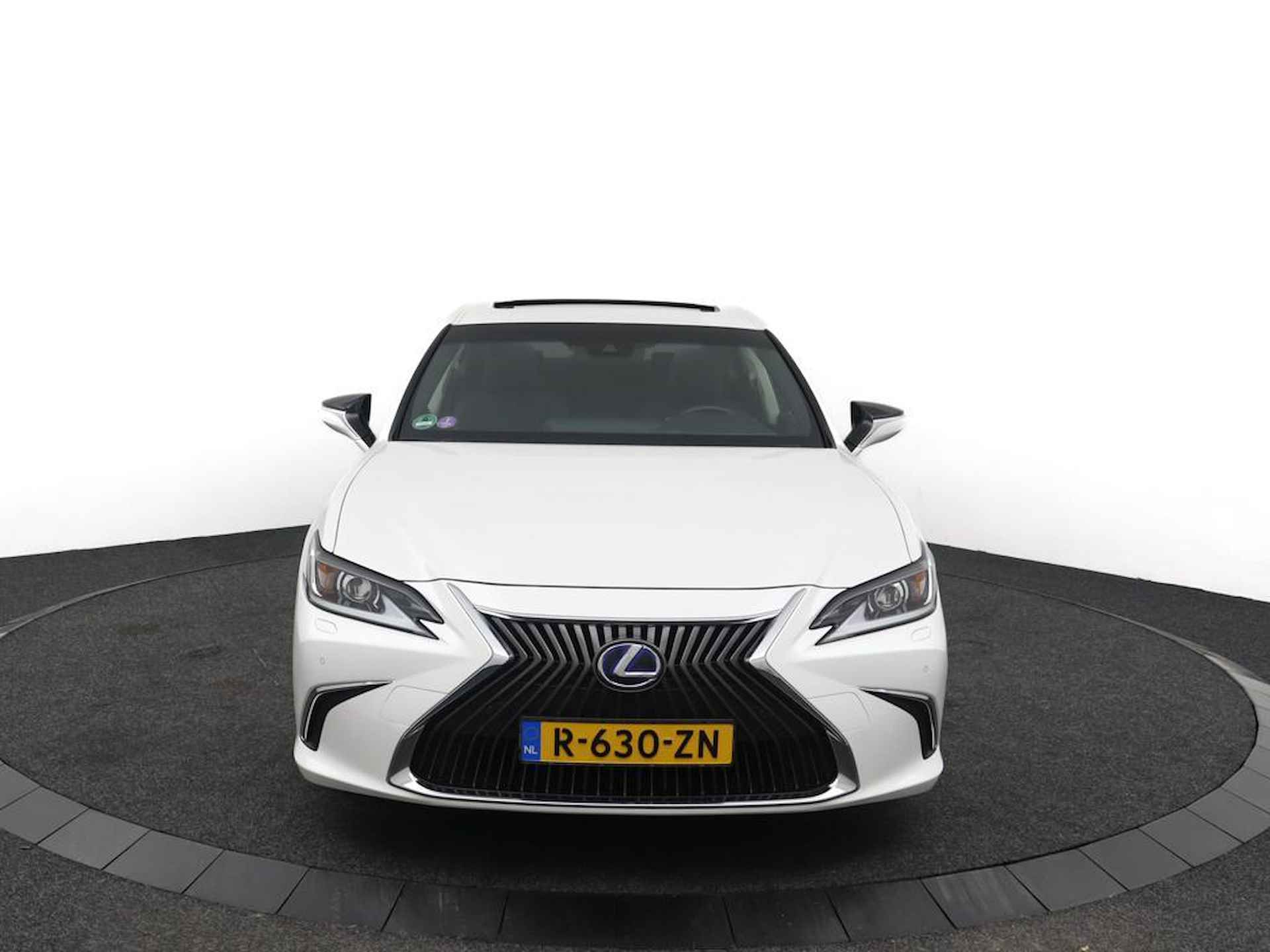 Lexus ES 300h Preference Line | Stuurwielverwarming | Blind Spot Monitor | 18 Inch Lichtmetalen velgen | DAB+ - 16/46