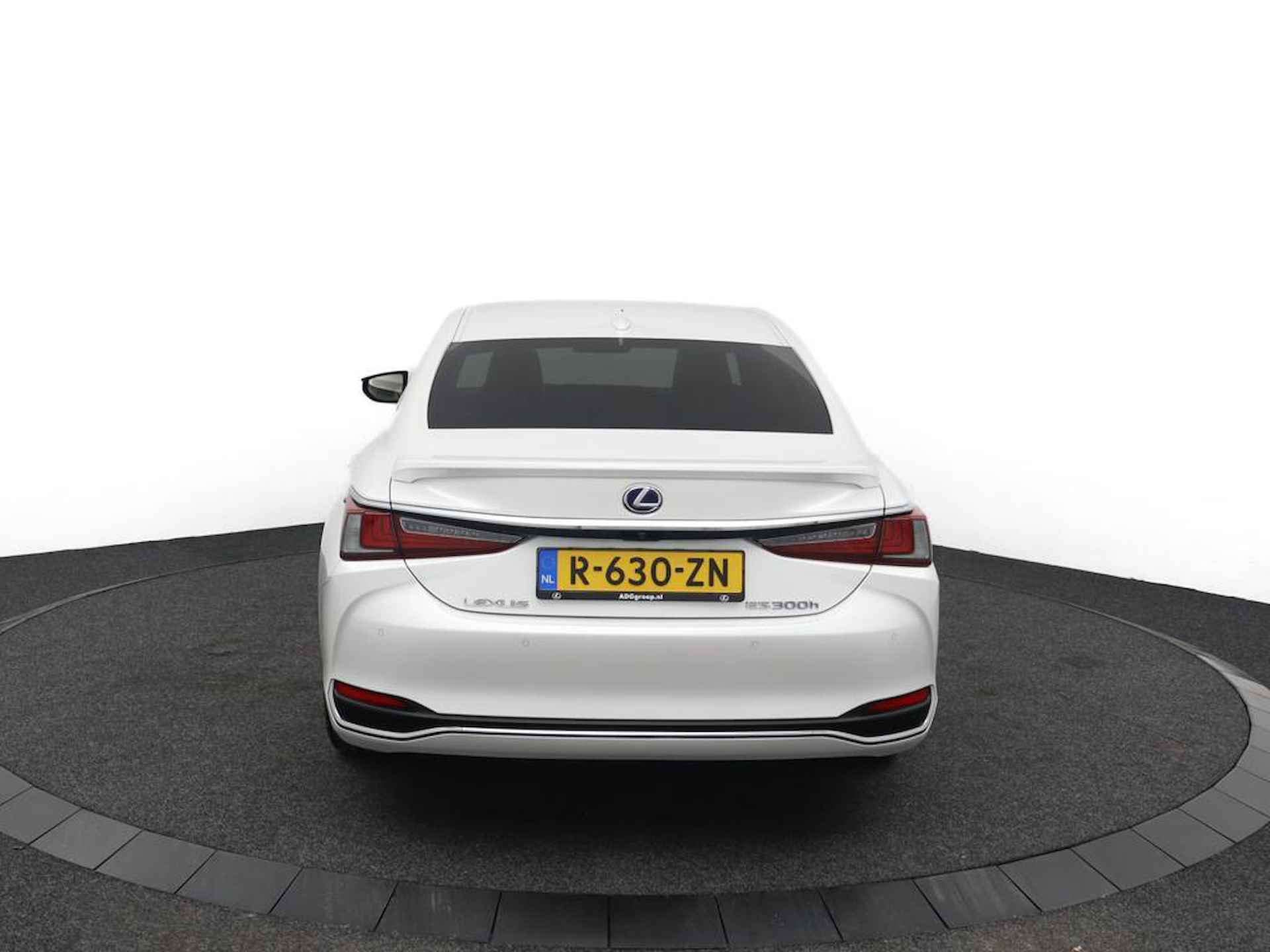 Lexus ES 300h Preference Line | Stuurwielverwarming | Blind Spot Monitor | 18 Inch Lichtmetalen velgen | DAB+ - 32/46