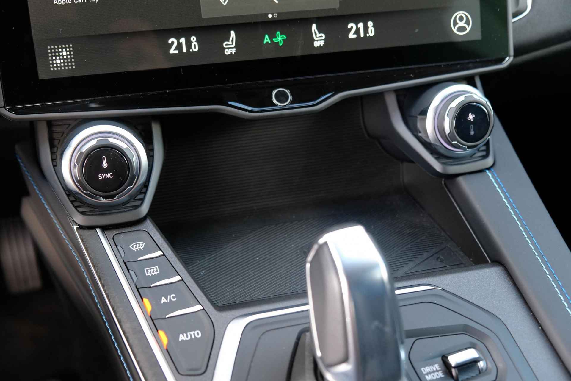 Lynk & Co 01 Plug-in Hybrid | Panoramadak | Adaptive cruise control | LED koplampen | Camera | 20 inch velgen | Climate control | Apple Carplay / Android Auto | - 21/32