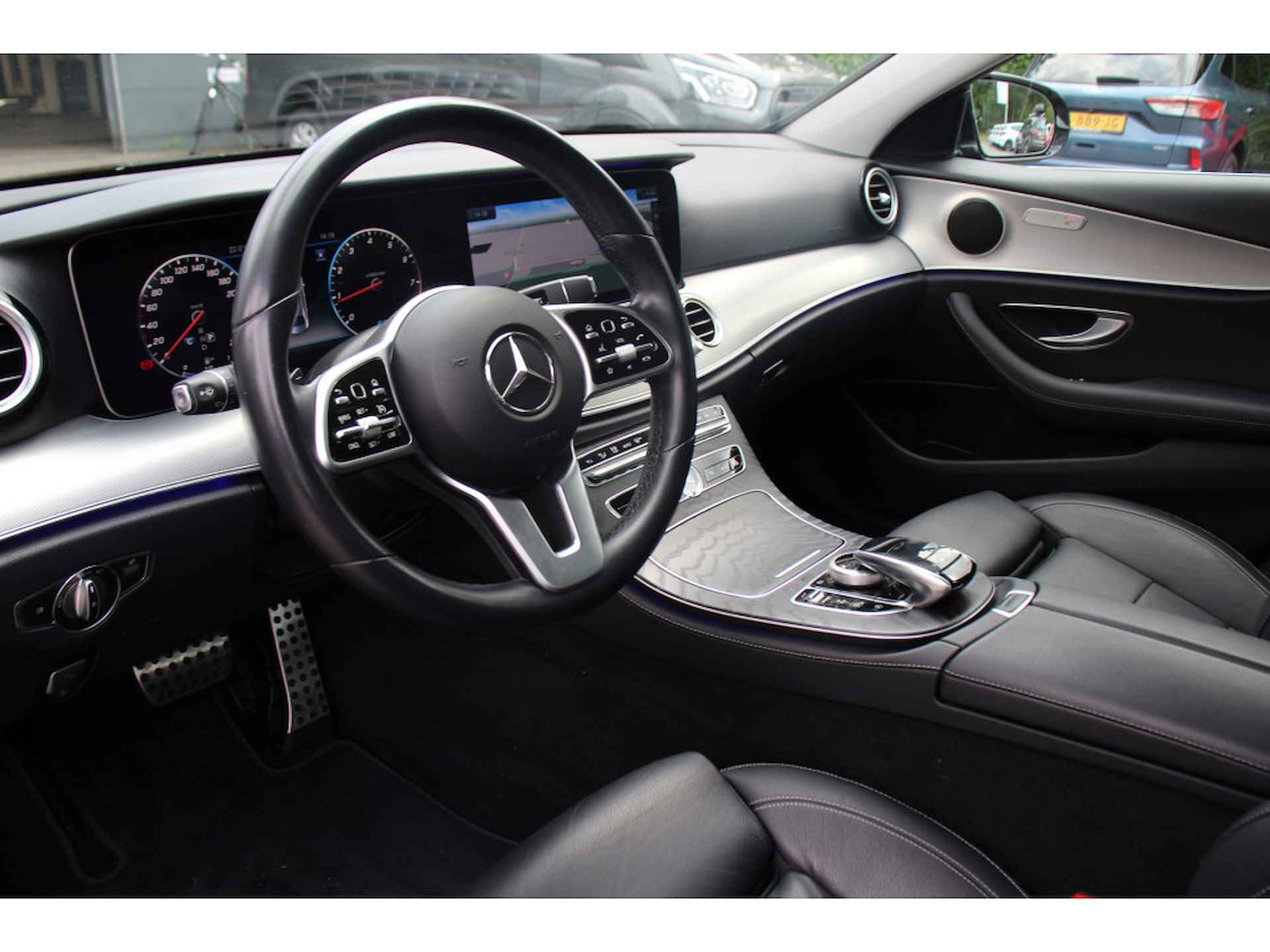 Mercedes-Benz E-Klasse 200 BUSINESS SOLUTION | 1E EIGENAAR! | NL-AUTO! | DEALER OH! | LEDEREN SPORTSTOELEN | STOELVERWARMING | DIGITAL COCKPIT | CAMERA - 4/45