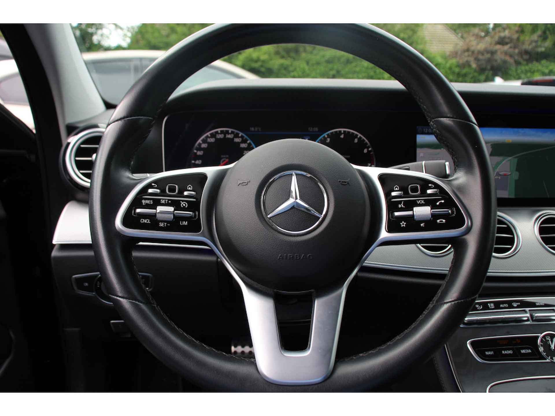 Mercedes-Benz E-Klasse 200 BUSINESS SOLUTION | 1E EIGENAAR! | NL-AUTO! | DEALER OH! | LEDEREN SPORTSTOELEN | STOELVERWARMING | DIGITAL COCKPIT | CAMERA - 7/45