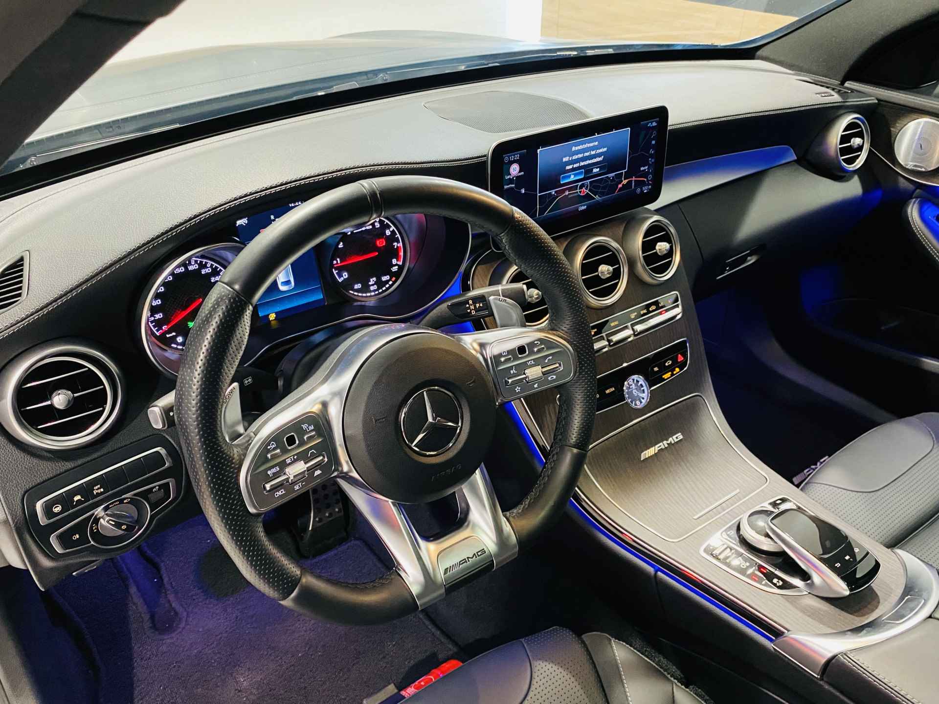 Mercedes-Benz C-Klasse 63 AMG 476PK // DISTRONIC // MEMORY // 360° CAMERA // PANORAMA-SCHUIFDAK // NIGHTPAKKET // MULTIBEAM LED // COMAND // DAB // AMG - 4/65