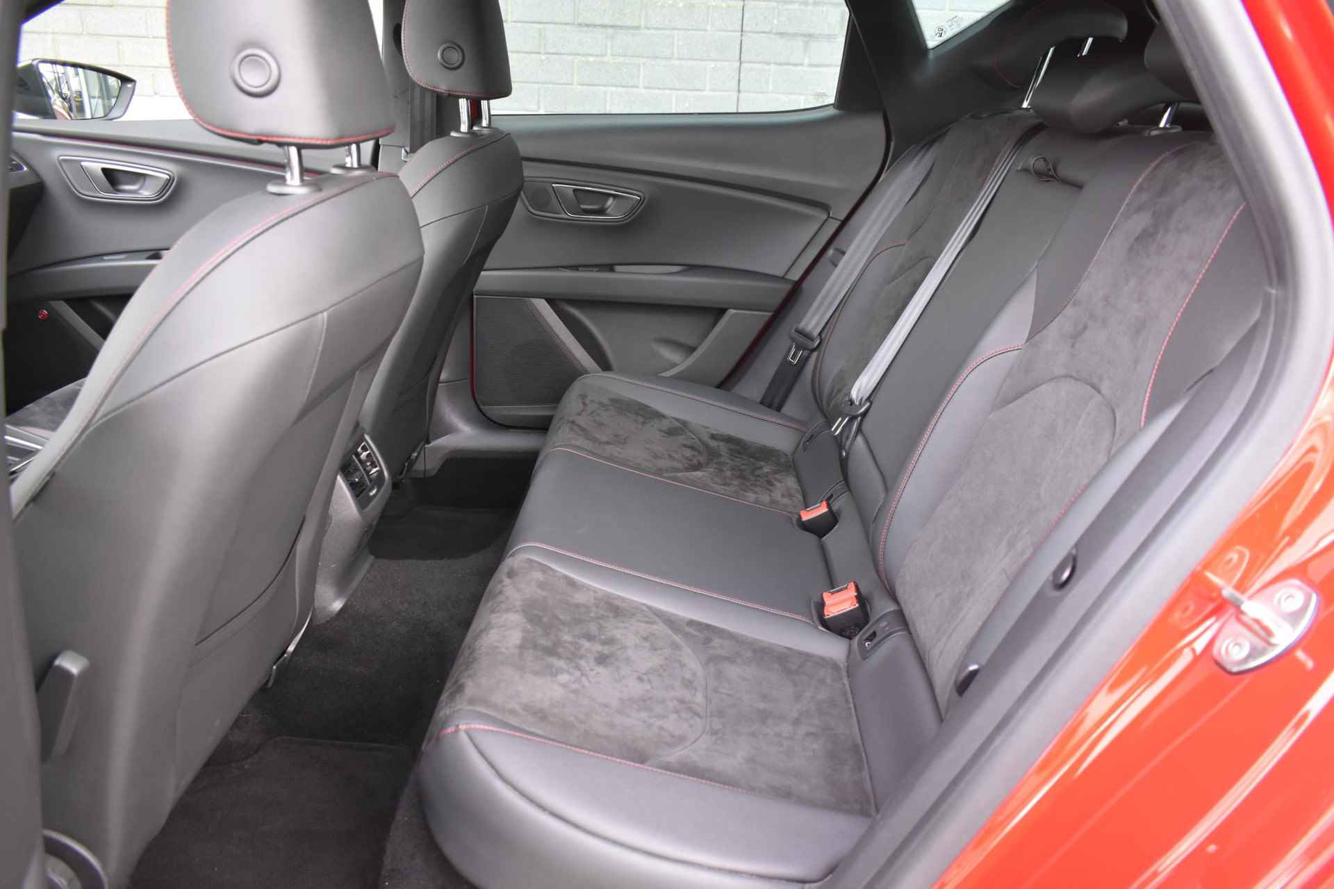 SEAT Leon 1.5 TSI FR Ultimate Edition Black / Pano / Keyless / Beats / Virtual - 9/48