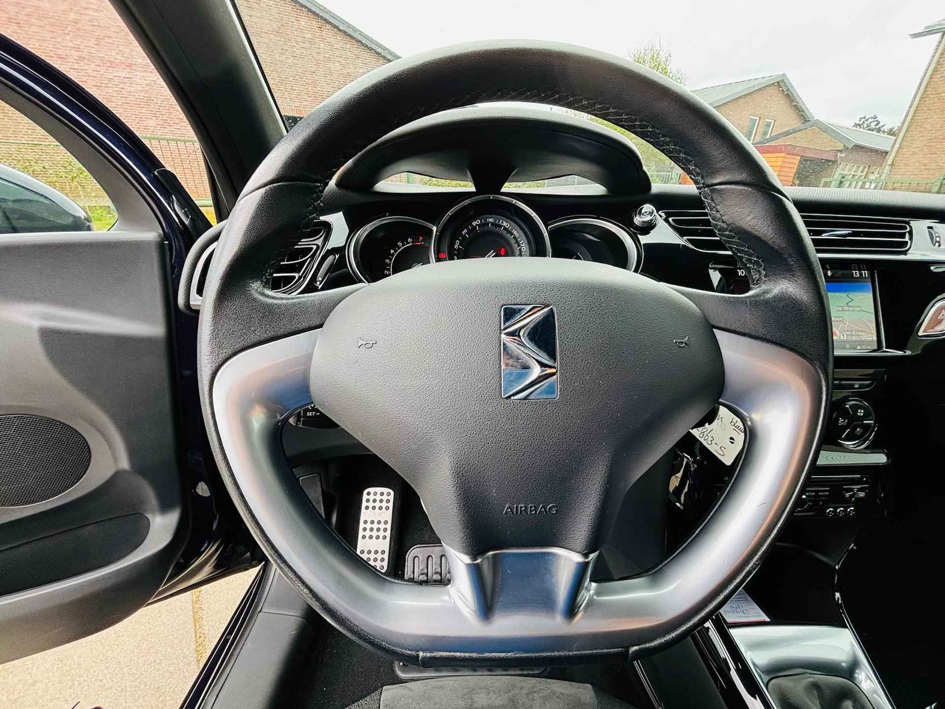 Citroen DS3 Cabrio 1.2 PureTech So Chic|Prachtige Cabrio|4 Nieuwe ALL-Seasons en SUPER weinig km s - 11/24
