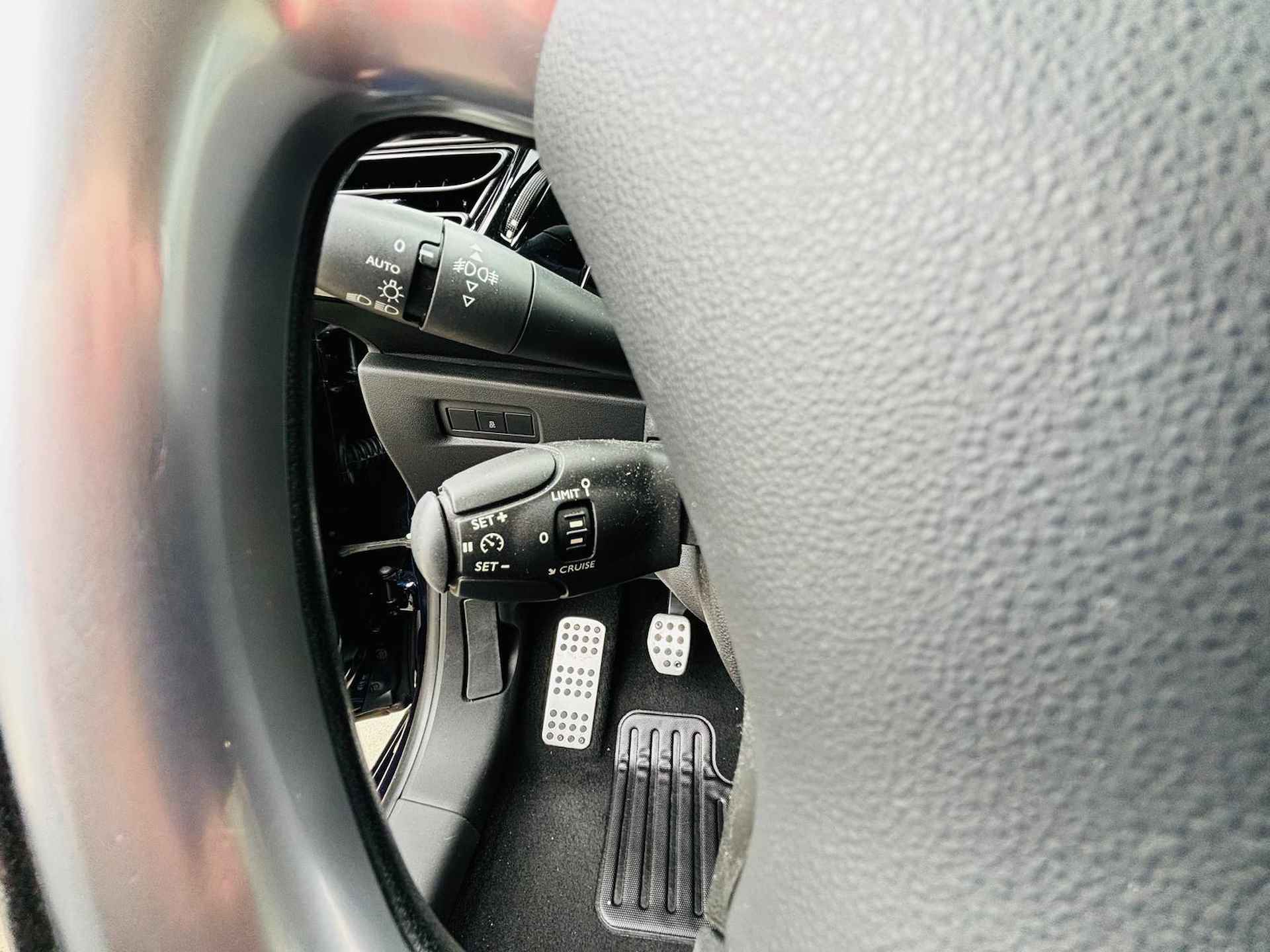 Citroen DS3 Cabrio 1.2 PureTech So Chic|Prachtige Cabrio|4 Nieuwe ALL-Seasons en SUPER weinig km s - 12/24