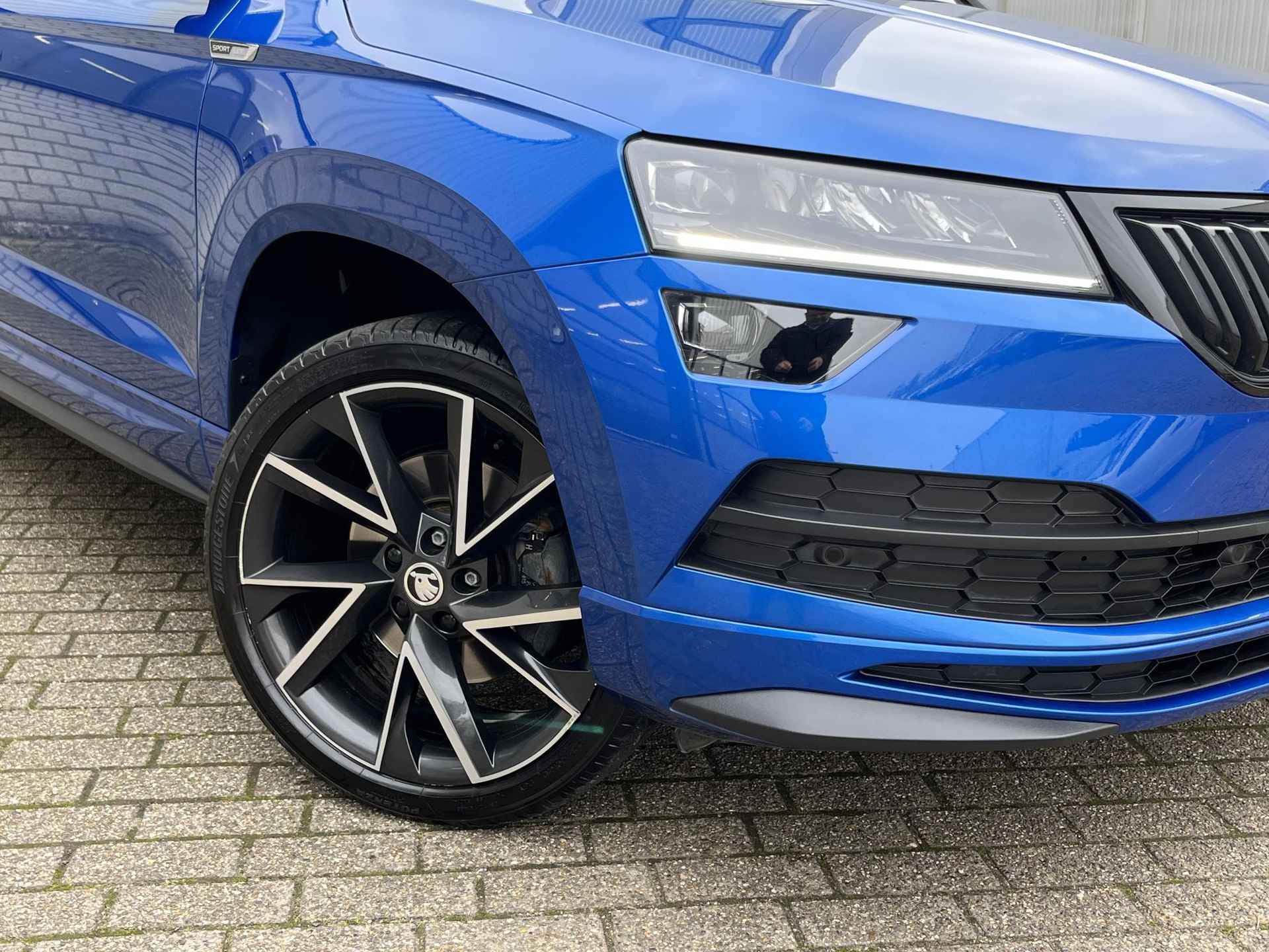 Skoda Karoq 1.5 TSI ACT Sportline Business | 1e Eig./Voll. Historie/Navi/Clima/Adapt.Cruise/Camera/19"/Sportstoelen/El. Wegklapbare Trehaak/Apple Carplay-Android Auto - 36/104