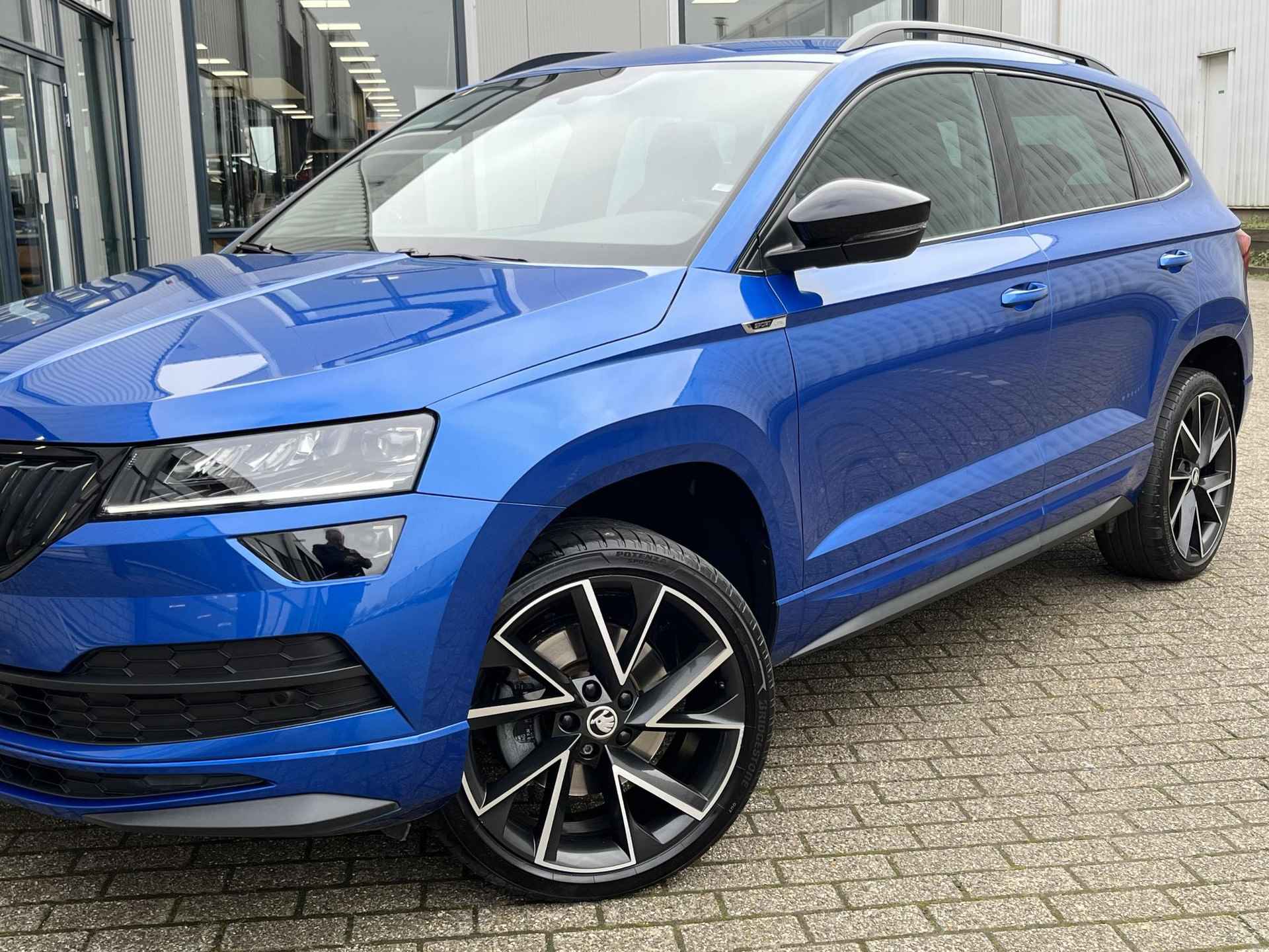 Skoda Karoq 1.5 TSI ACT Sportline Business | 1e Eig./Voll. Historie/Navi/Clima/Adapt.Cruise/Camera/19"/Sportstoelen/El. Wegklapbare Trehaak/Apple Carplay-Android Auto - 39/104