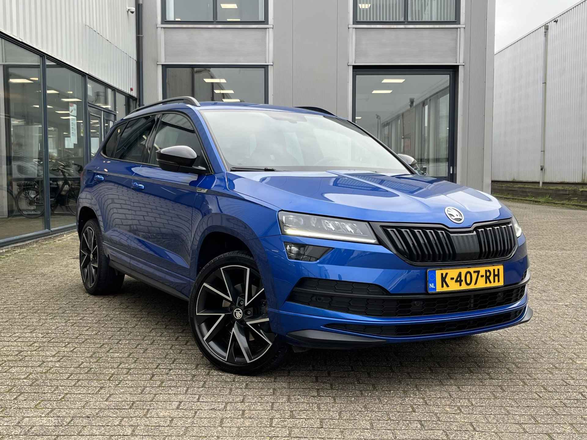 Skoda Karoq 1.5 TSI ACT Sportline Business | 1e Eig./Voll. Historie/Navi/Clima/Adapt.Cruise/Camera/19"/Sportstoelen/El. Wegklapbare Trehaak/Apple Carplay-Android Auto - 61/104