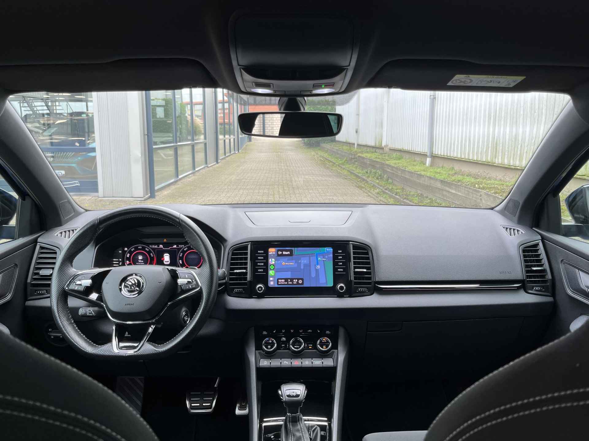 Skoda Karoq 1.5 TSI ACT Sportline Business | 1e Eig./Voll. Historie/Navi/Clima/Adapt.Cruise/Camera/19"/Sportstoelen/El. Wegklapbare Trehaak/Apple Carplay-Android Auto - 62/104